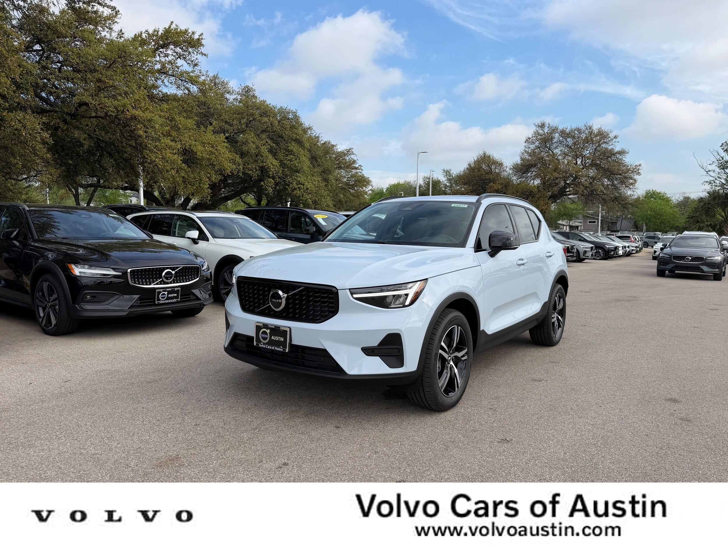 2026 Volvo XC40 SUV 