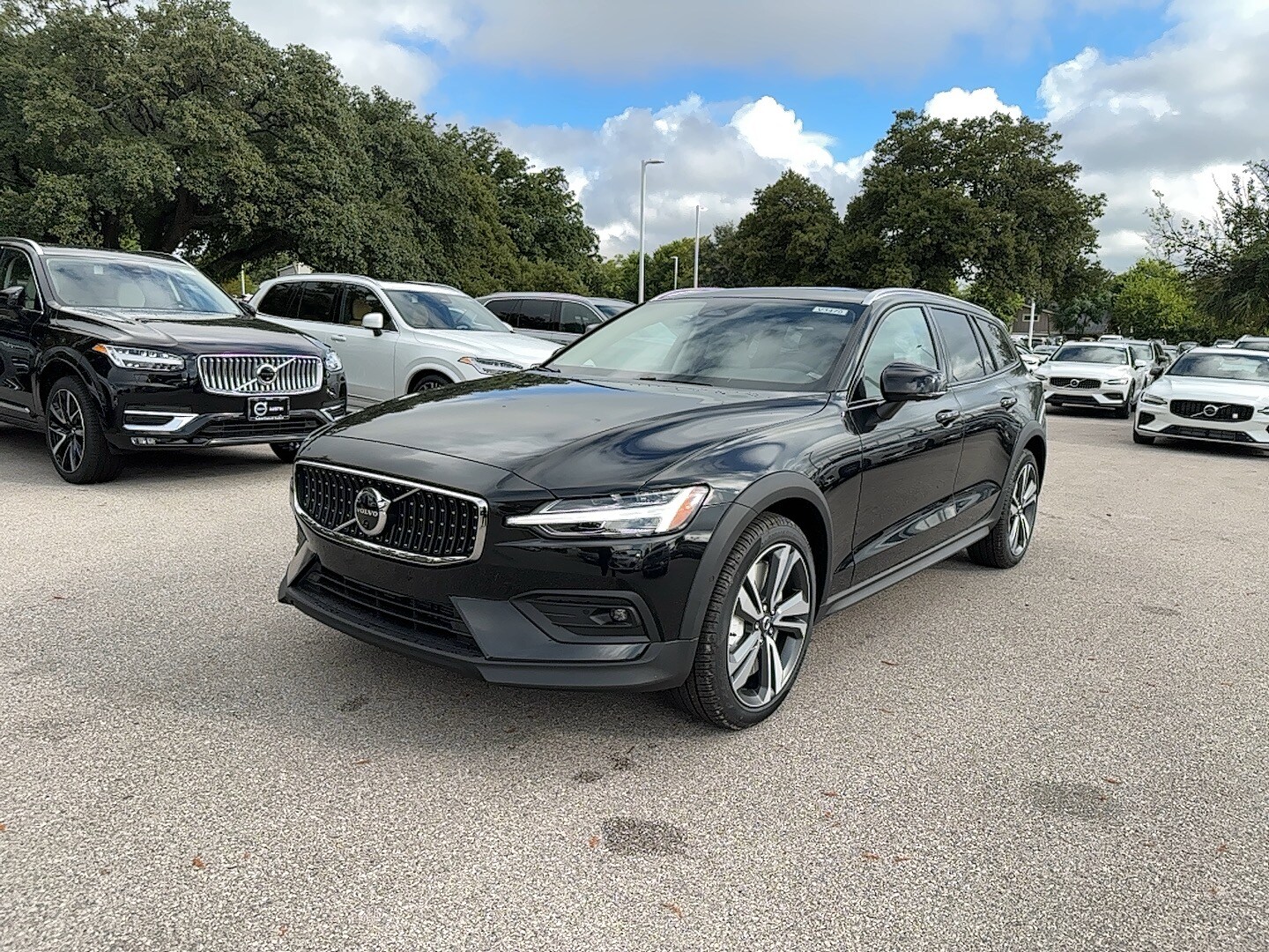 2025 Volvo V60 Cross Country Plus B5 AWD photo 2