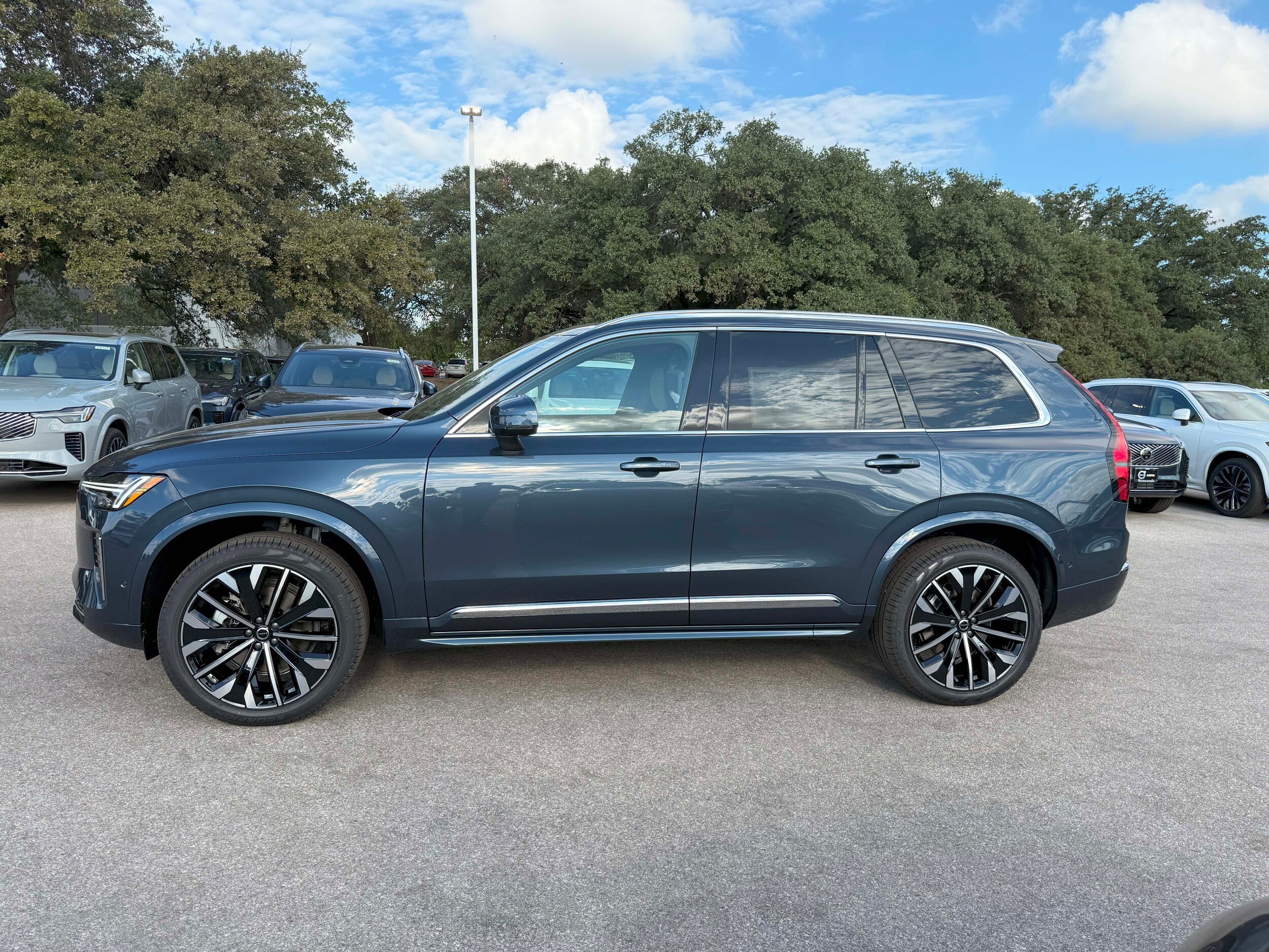 2026 Volvo XC90 Plus photo 3