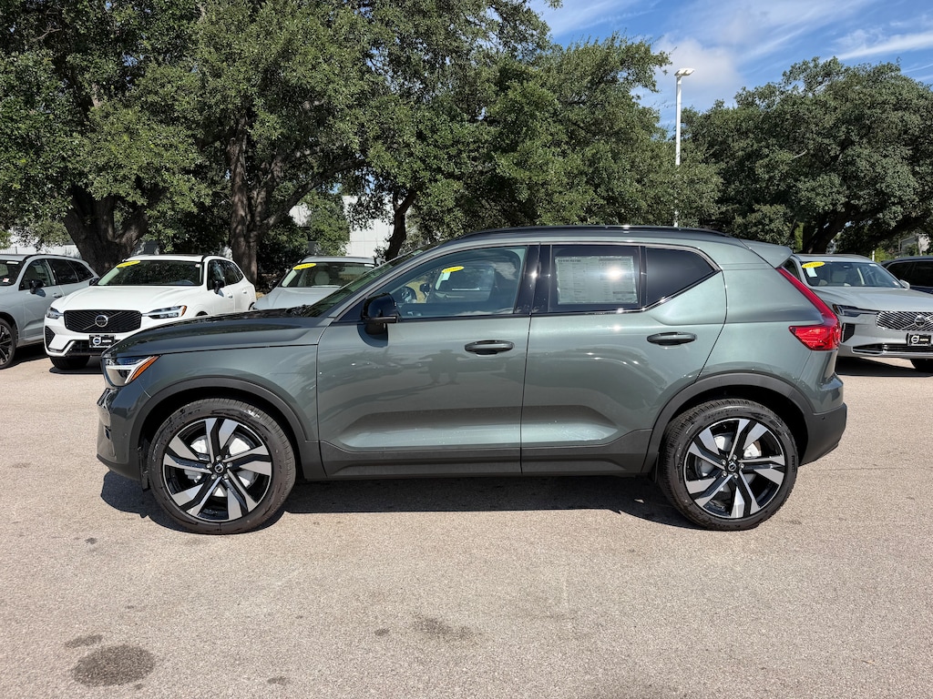 New 2026 Volvo XC40 B5 Plus SUV