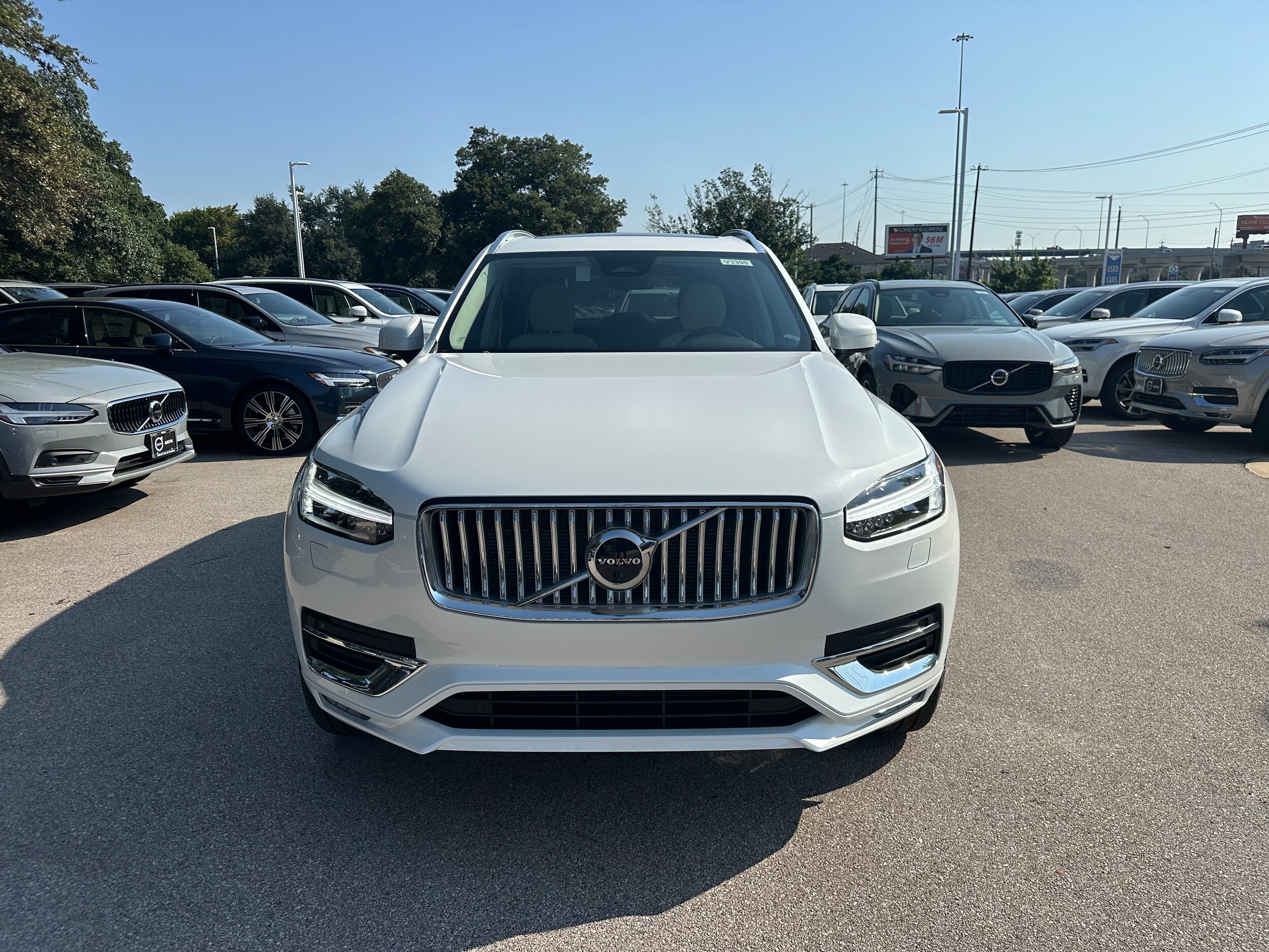 2025 Volvo XC90 Plus AWD photo 2