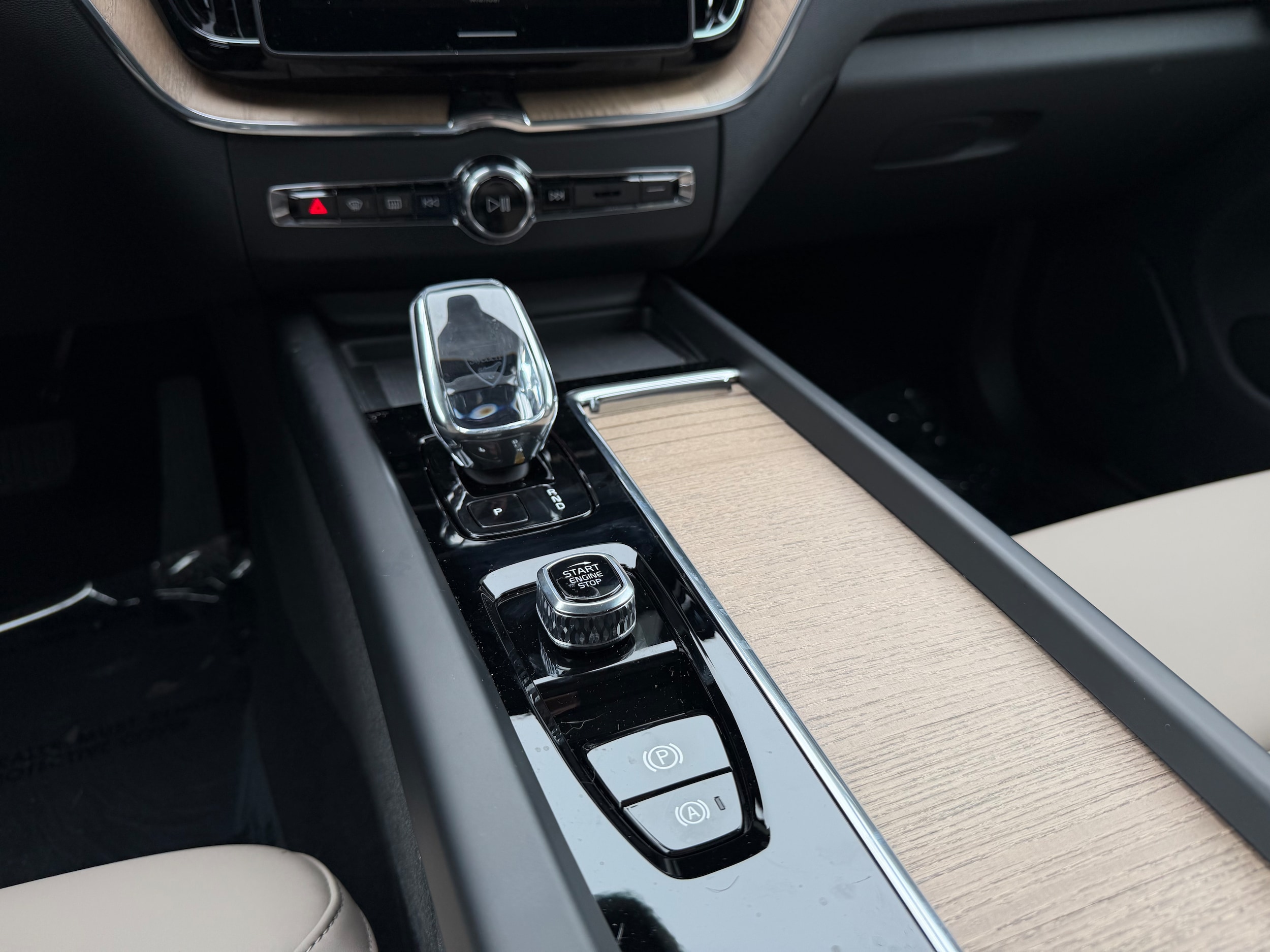 2026 Volvo XC60 Plus - Photo 13