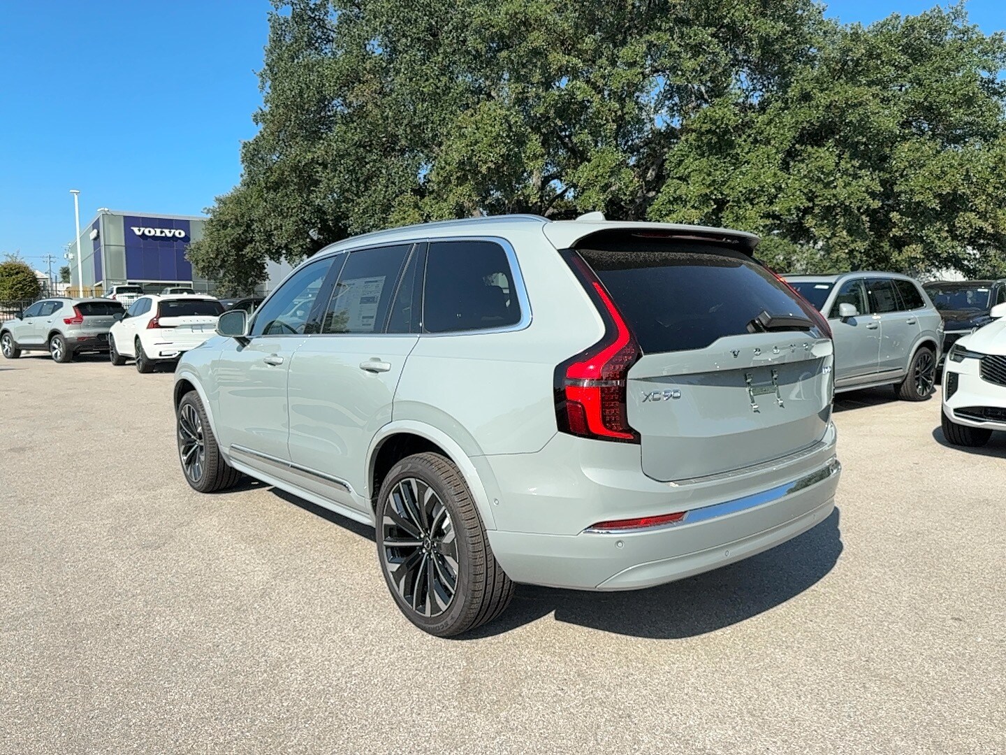 2026 Volvo XC90 Plus photo 4