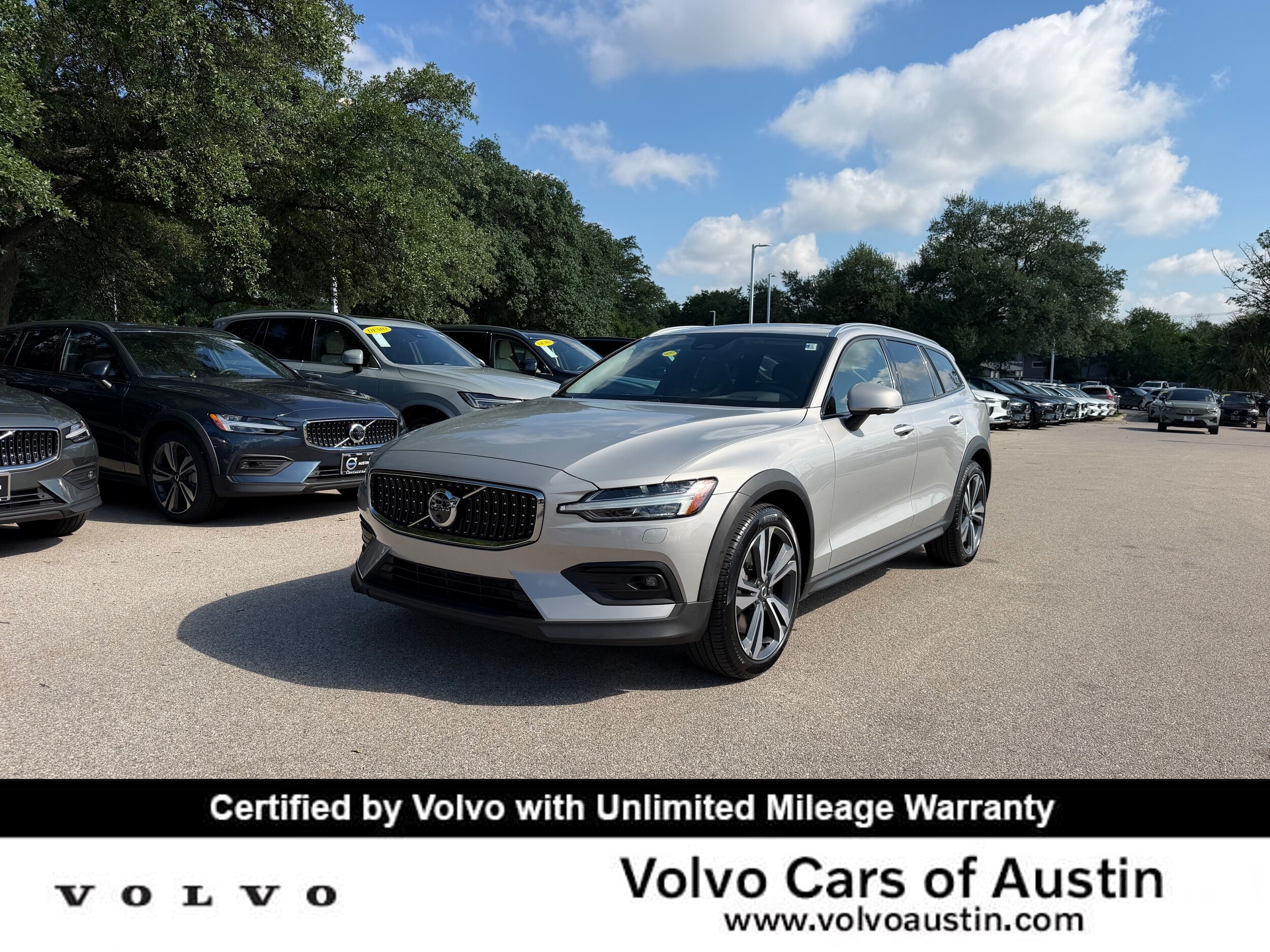 2025 Volvo V60 Cross Country B5 Plus AWD's photo