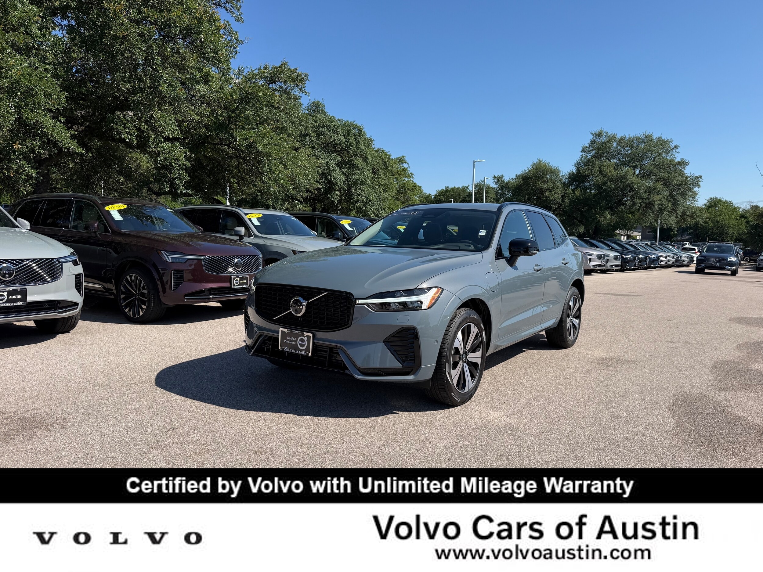 2023 Volvo XC60 T8 Plus Dark Theme AWD's photo