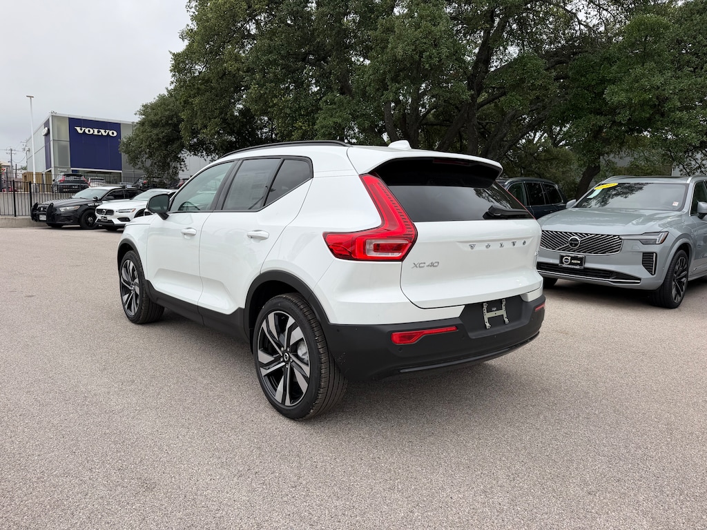 New 2026 Volvo XC40 B5 Ultra SUV