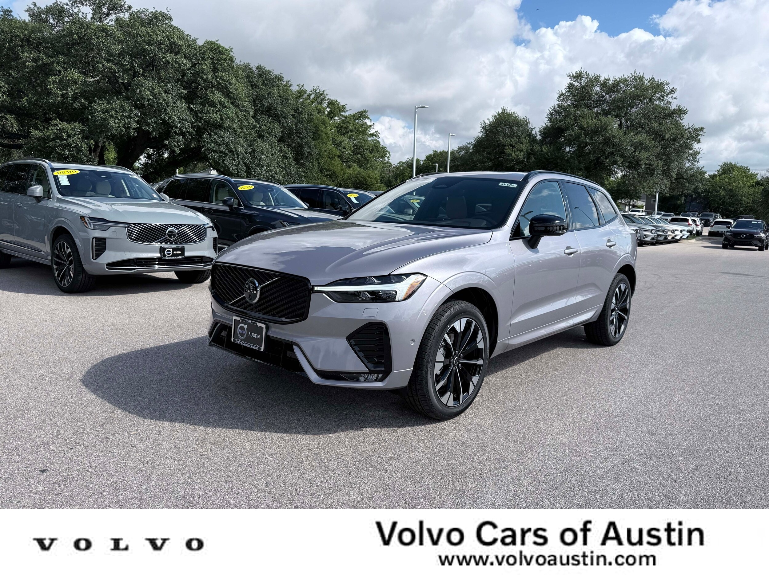 2026 Volvo XC60 B5 Plus Dark AWD's photo