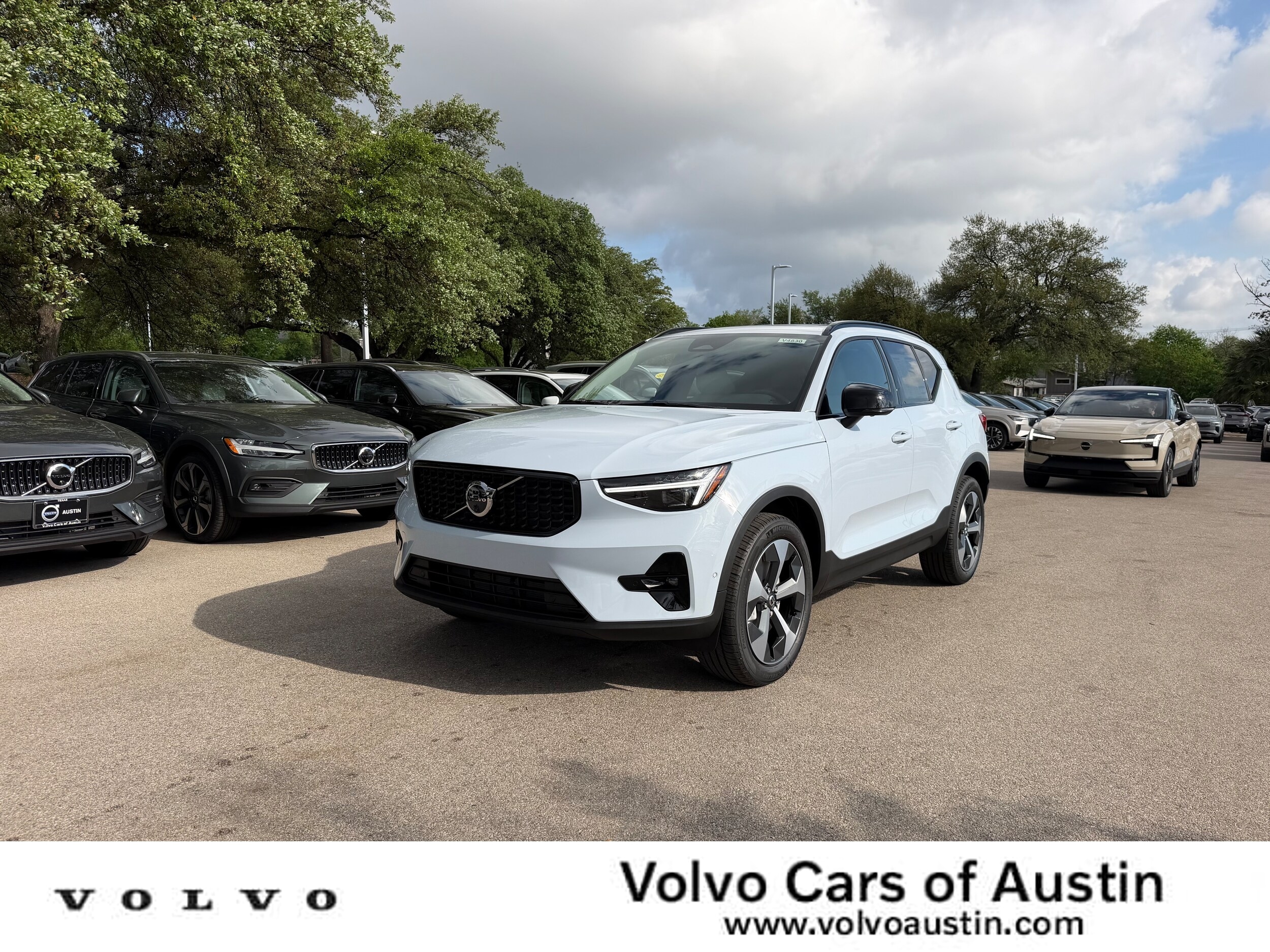 2026 Volvo XC40 B5 Plus SUV