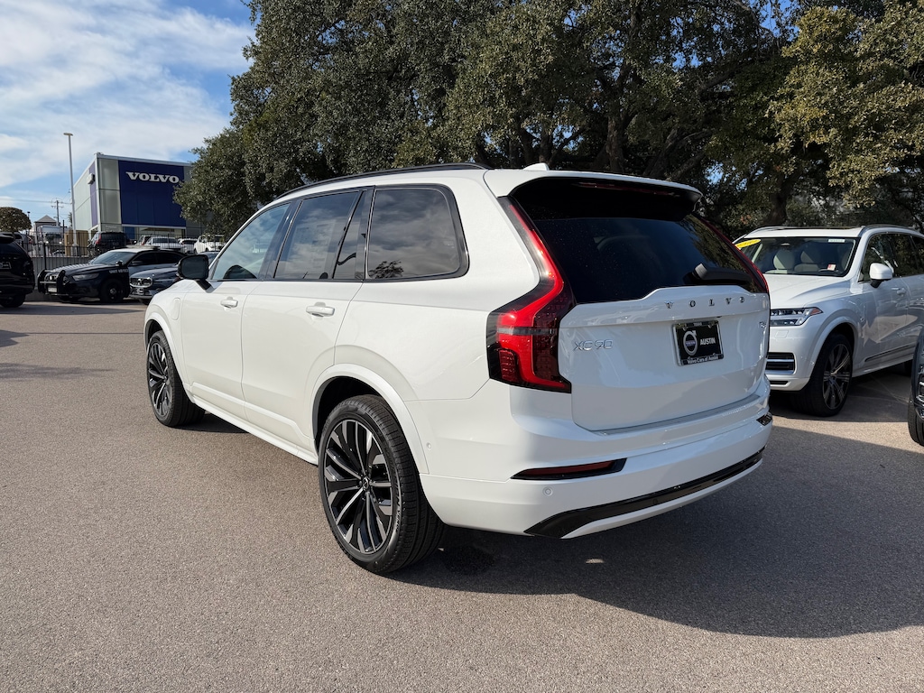New 2026 Volvo XC90 plug-in hybrid T8 Ultra Dark Theme 7-Seater SUV