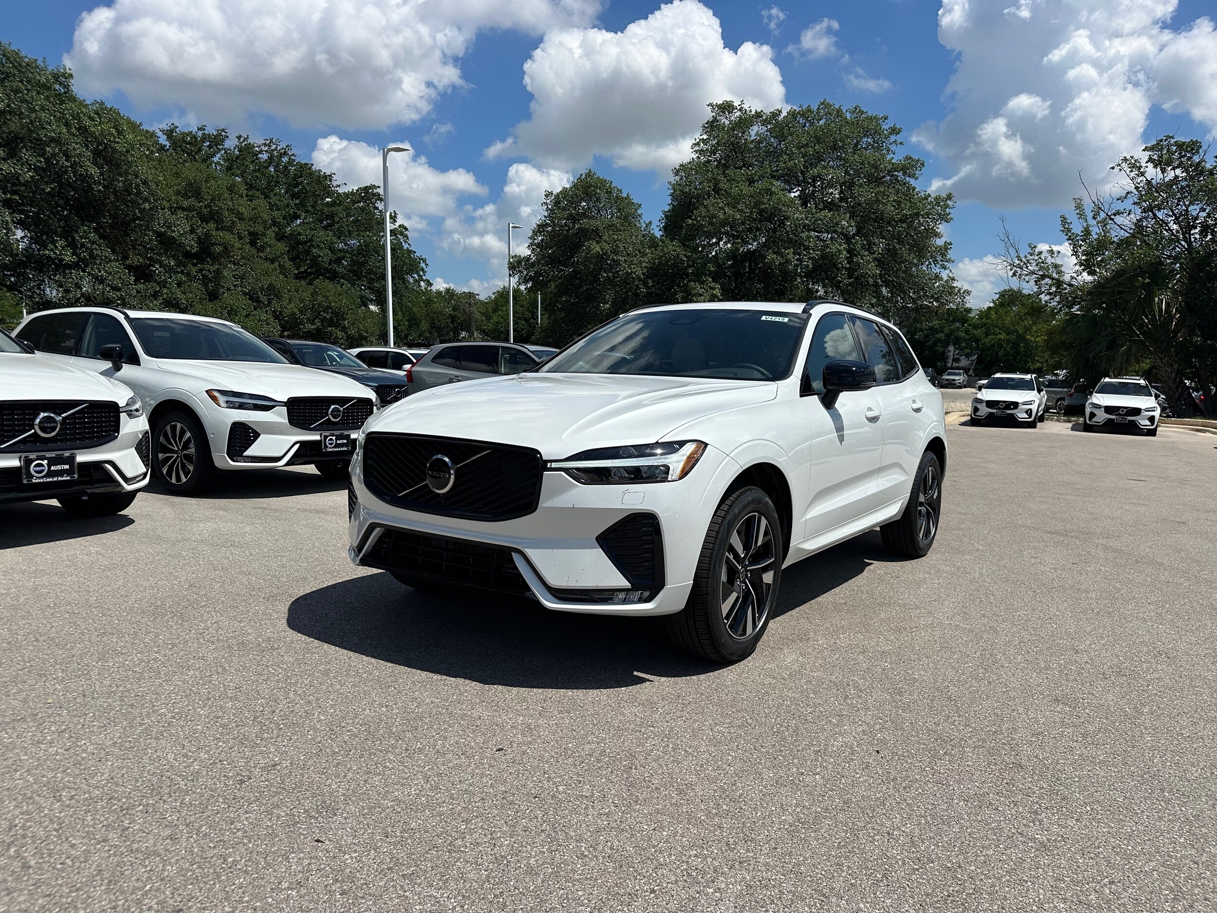 2026 Volvo XC60 B5 Core photo 2