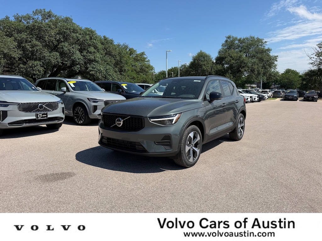 New 2026 Volvo XC40 B5 Core SUV