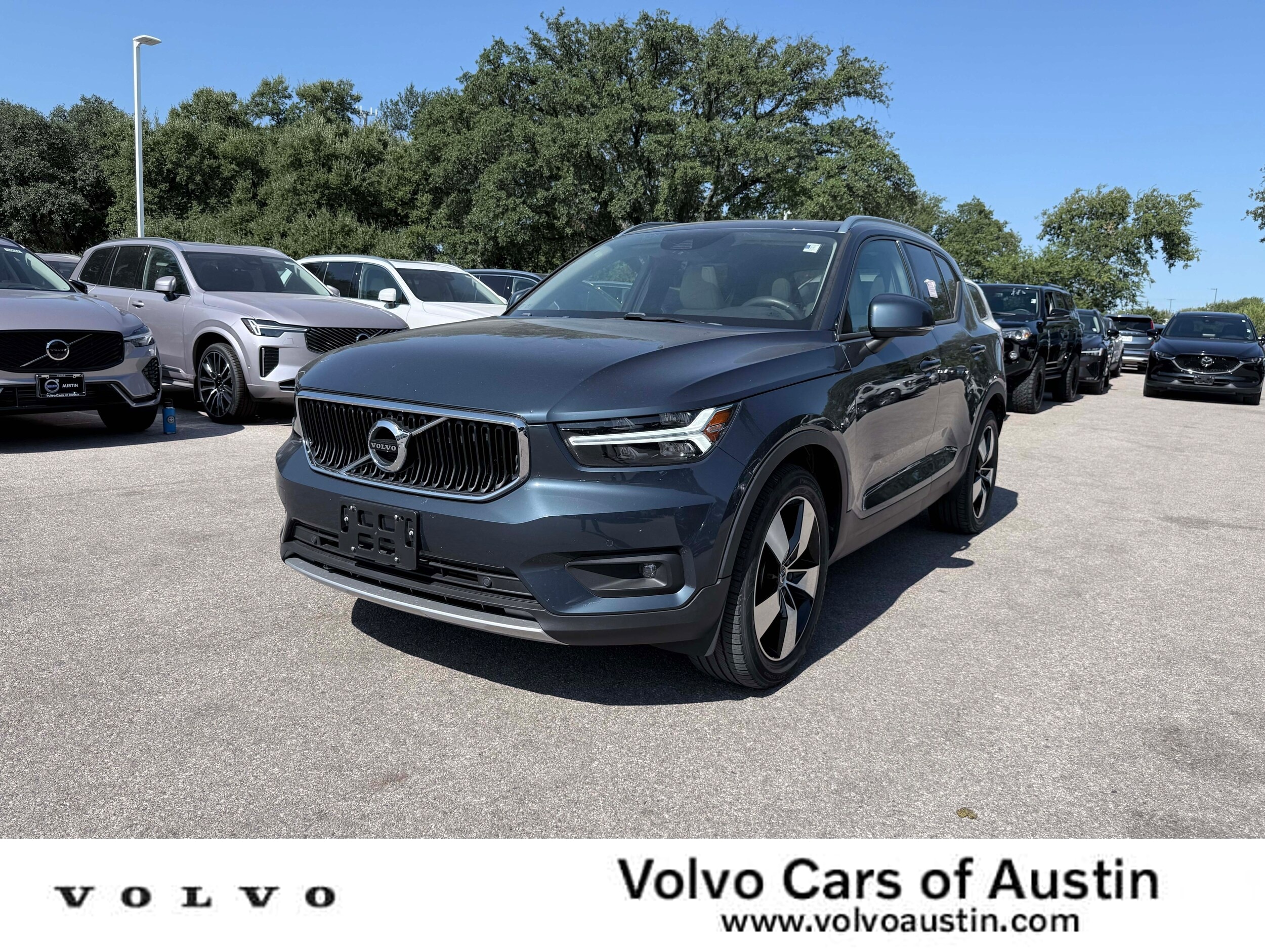 Used 2021 Volvo XC40 T4 Momentum