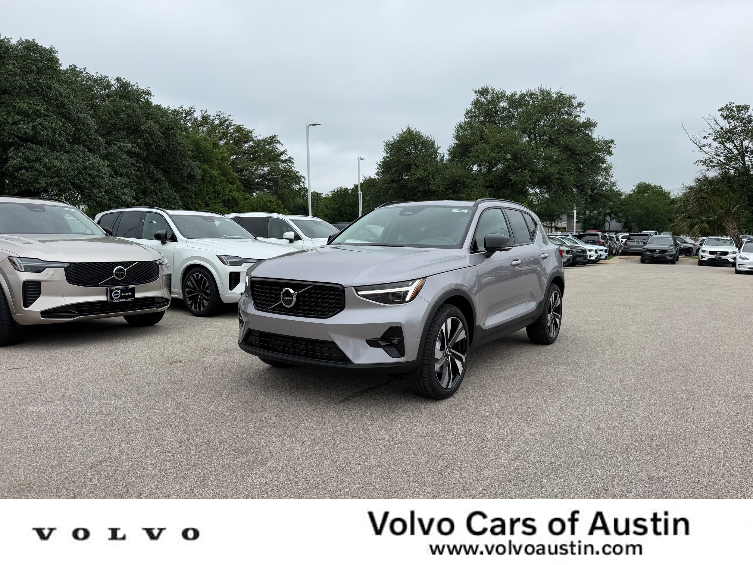 2026 Volvo XC40 B5 Ultra Dark AWD's photo