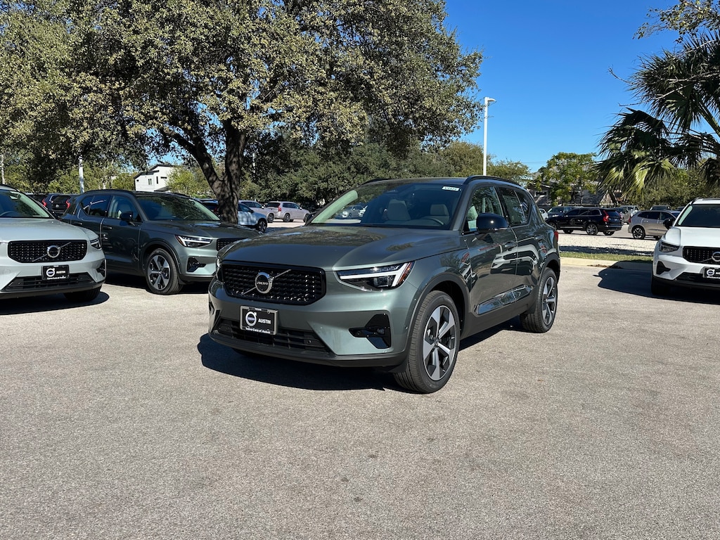 New 2026 Volvo XC40 B5 Plus SUV