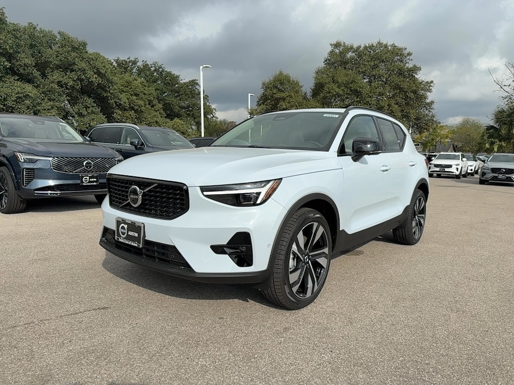 New 2026 Volvo XC40 B4 Plus SUV