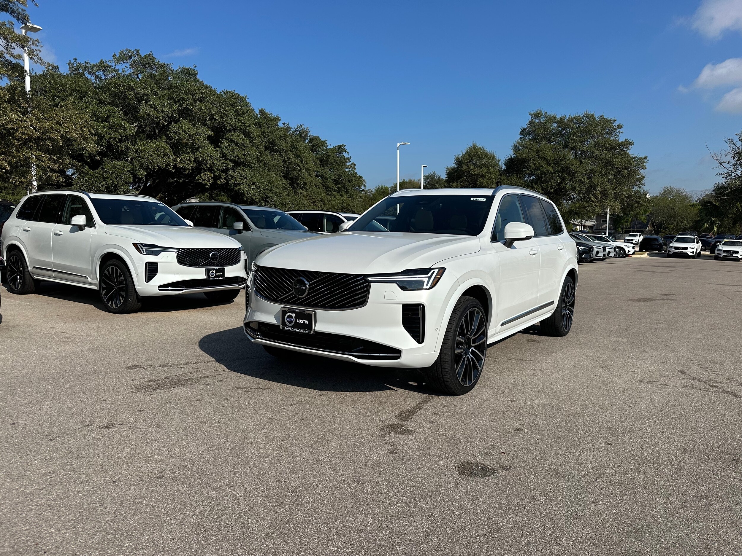 2026 Volvo XC90 Plus photo 2