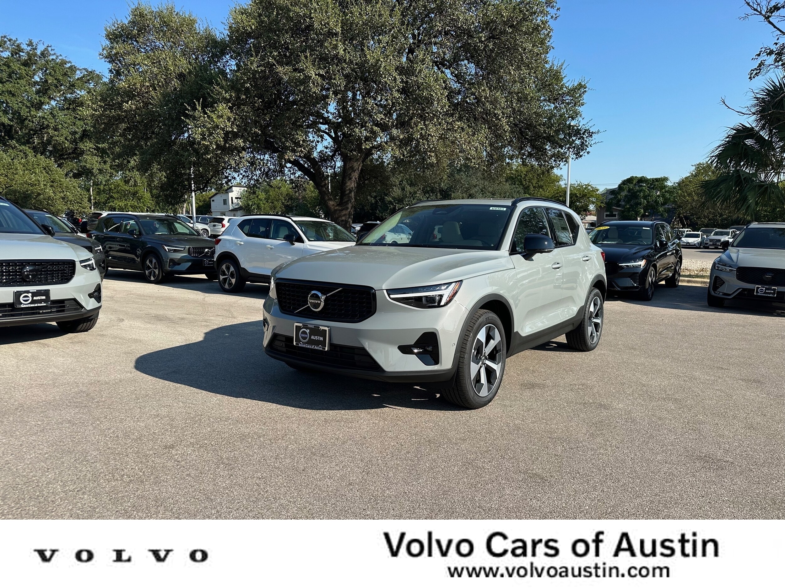 2026 Volvo XC40 SUV 