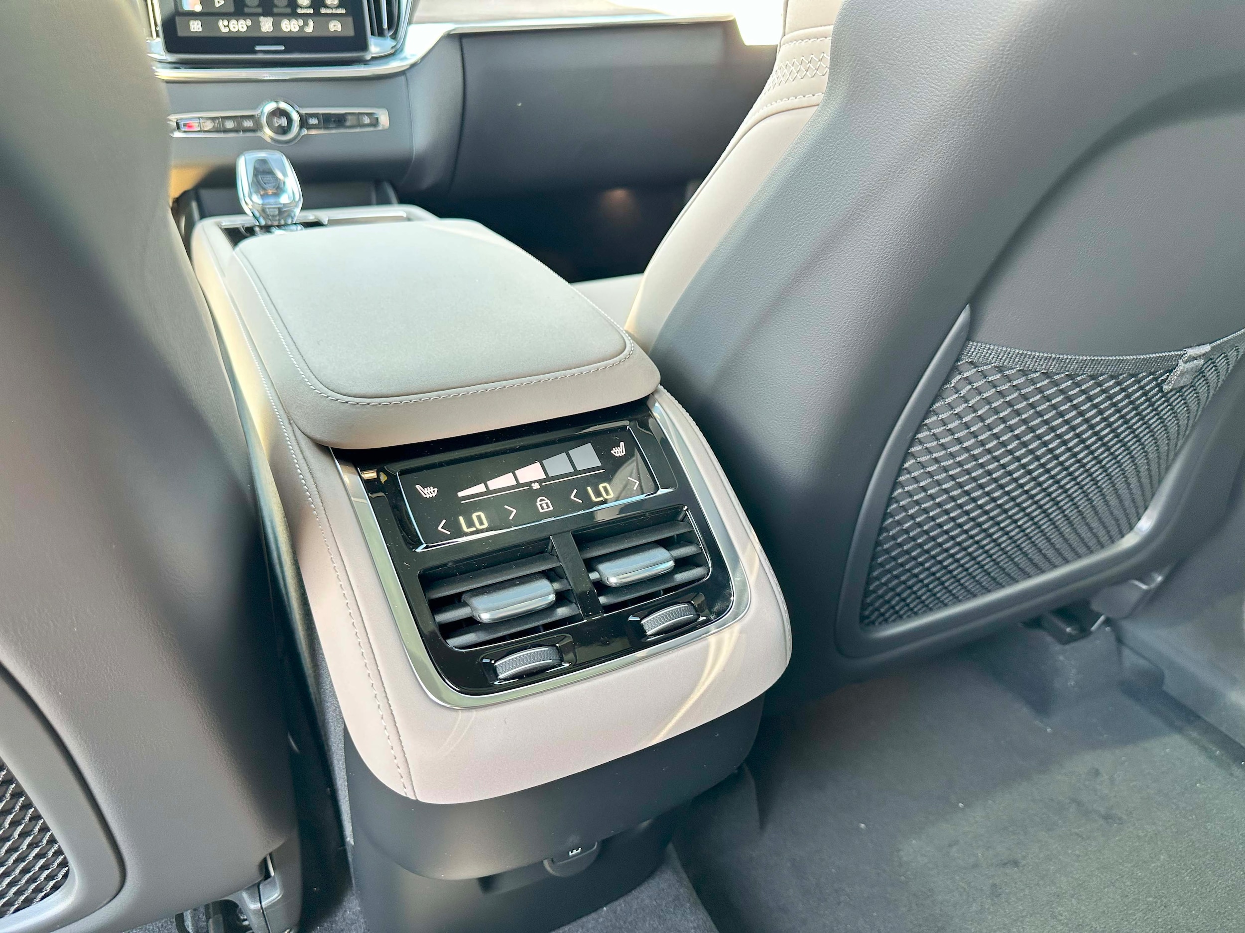 2026 Volvo XC90 Plus - Photo 17