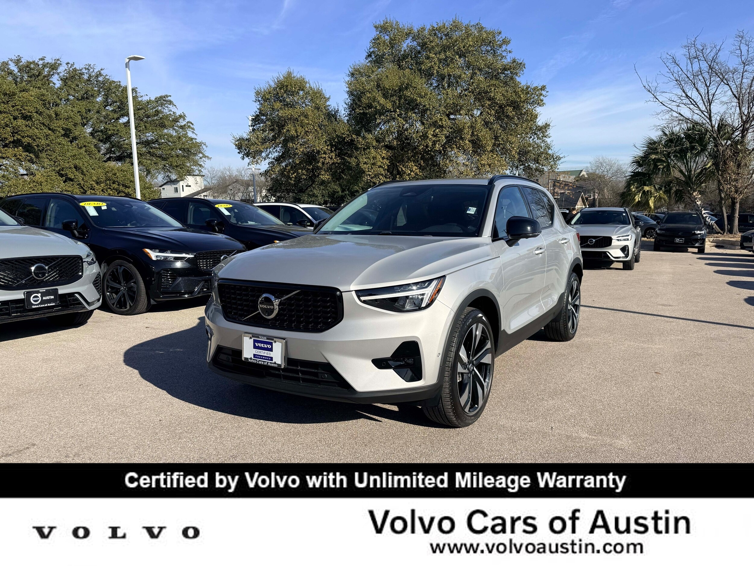 2025 Volvo XC40 SUV 
