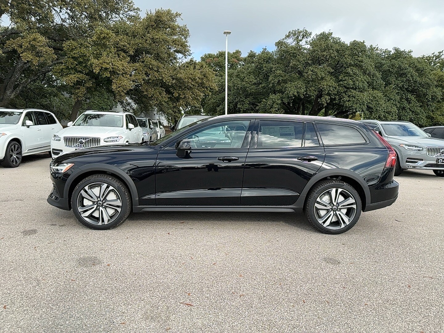 2025 Volvo V60 Cross Country Plus B5 AWD photo 3
