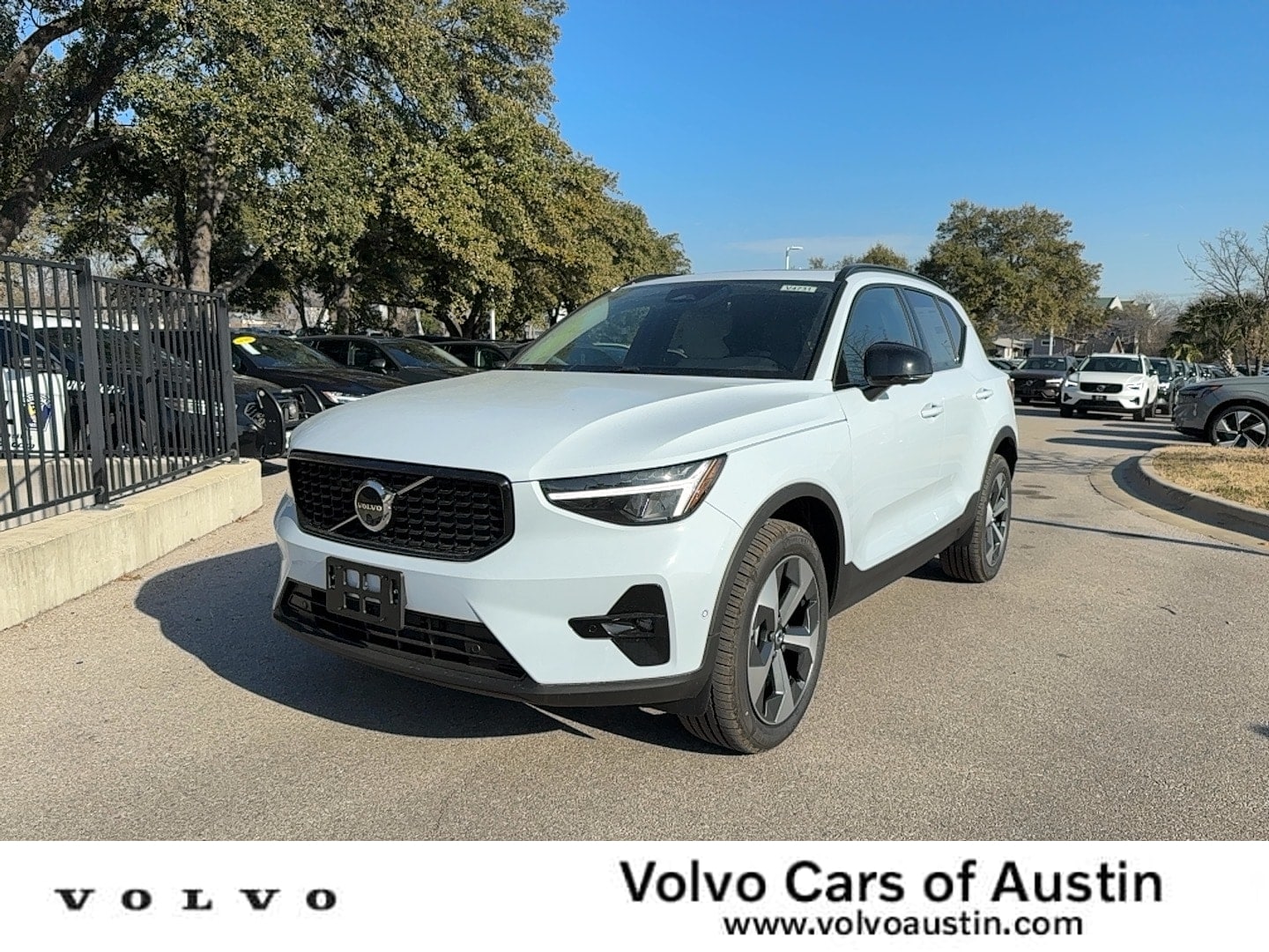 2026 Volvo XC40 B5 Plus SUV