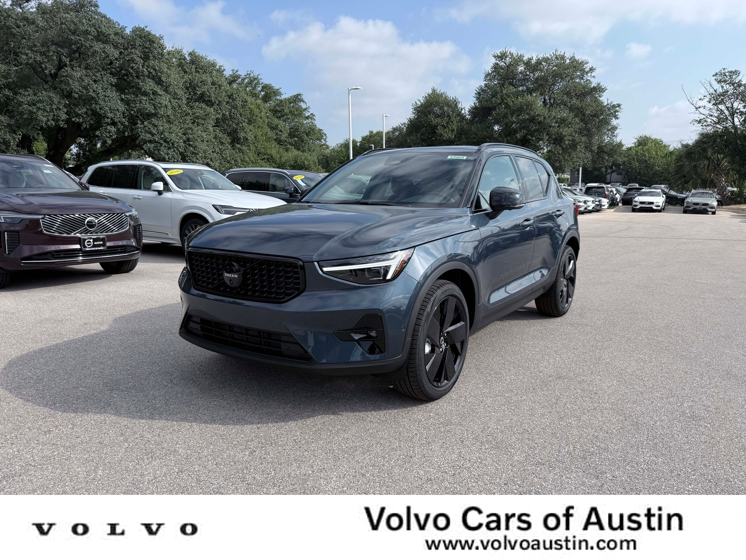 New 2026 Volvo XC40 B5 Ultra Black Edition