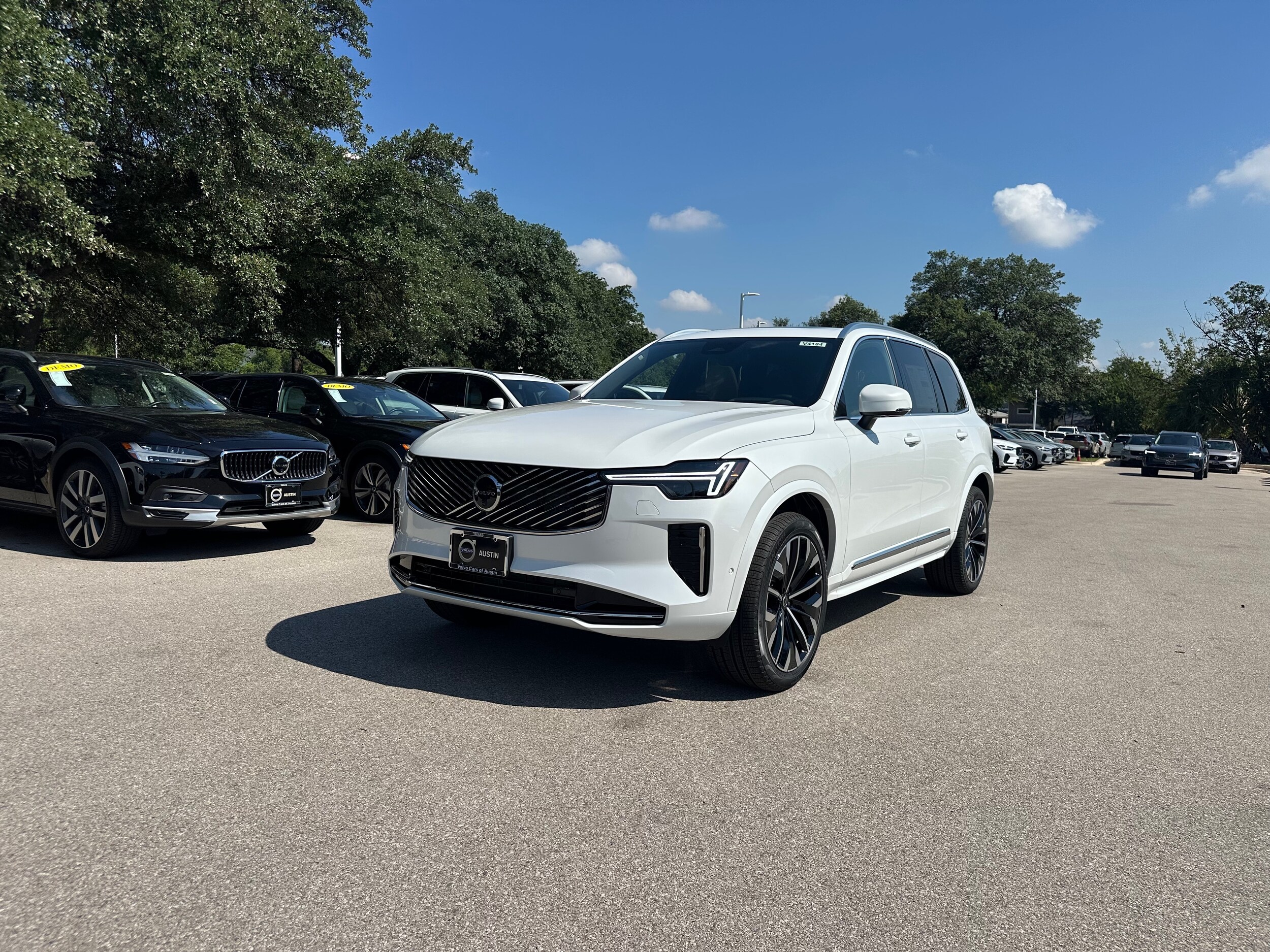 2026 Volvo XC90 photo 2