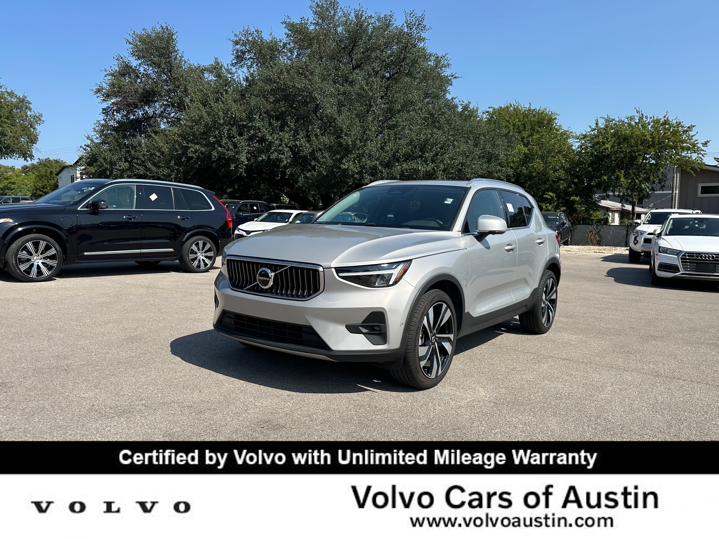 2025 Volvo XC40 B5 Plus Bright Theme