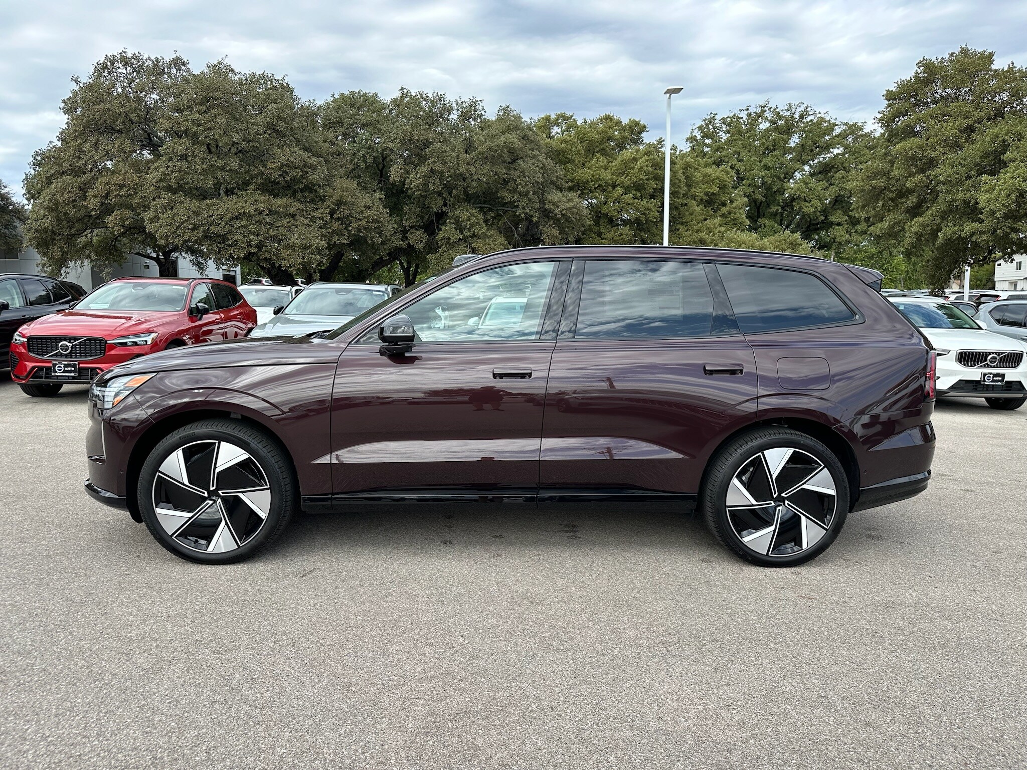 2025 Volvo EX90 Twin Motor Performance Ultra photo 3
