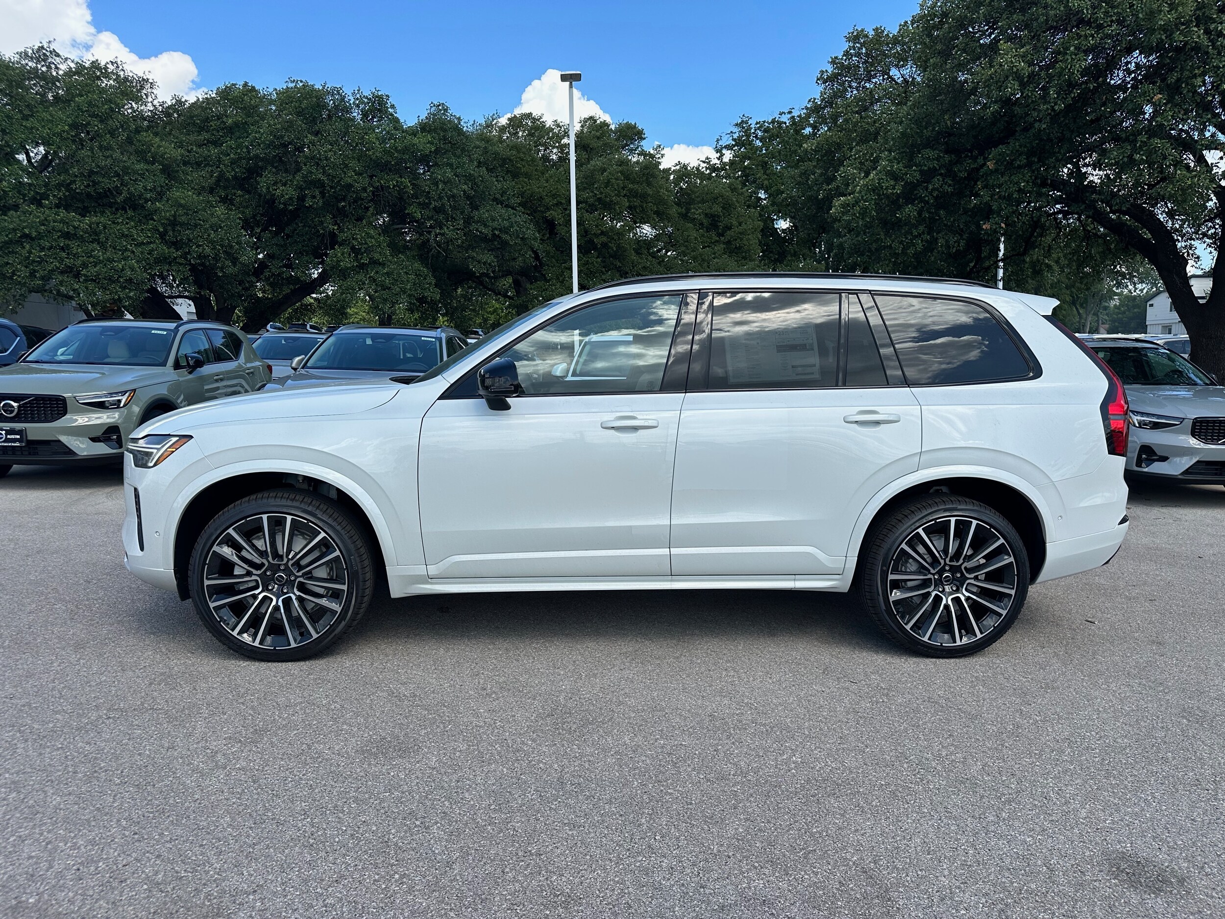 2026 Volvo XC90 AWD photo 2