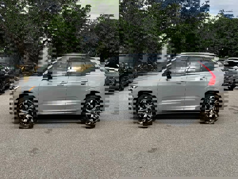 2025 Volvo XC60 B5 photo 3