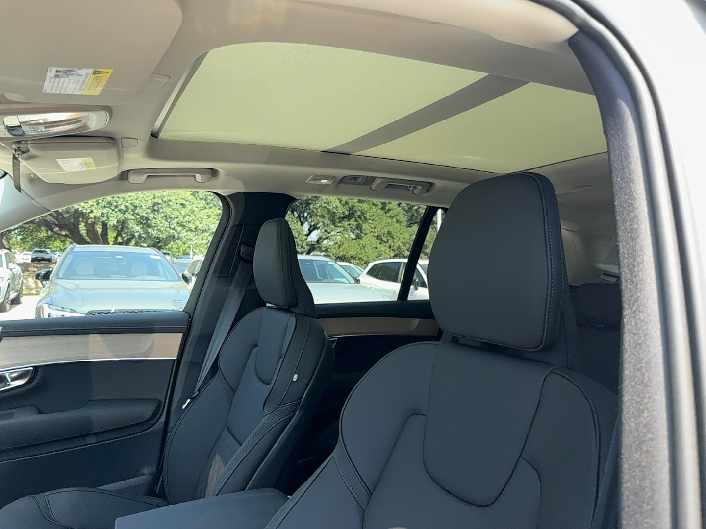 2025 Volvo XC90 Core - Photo 14