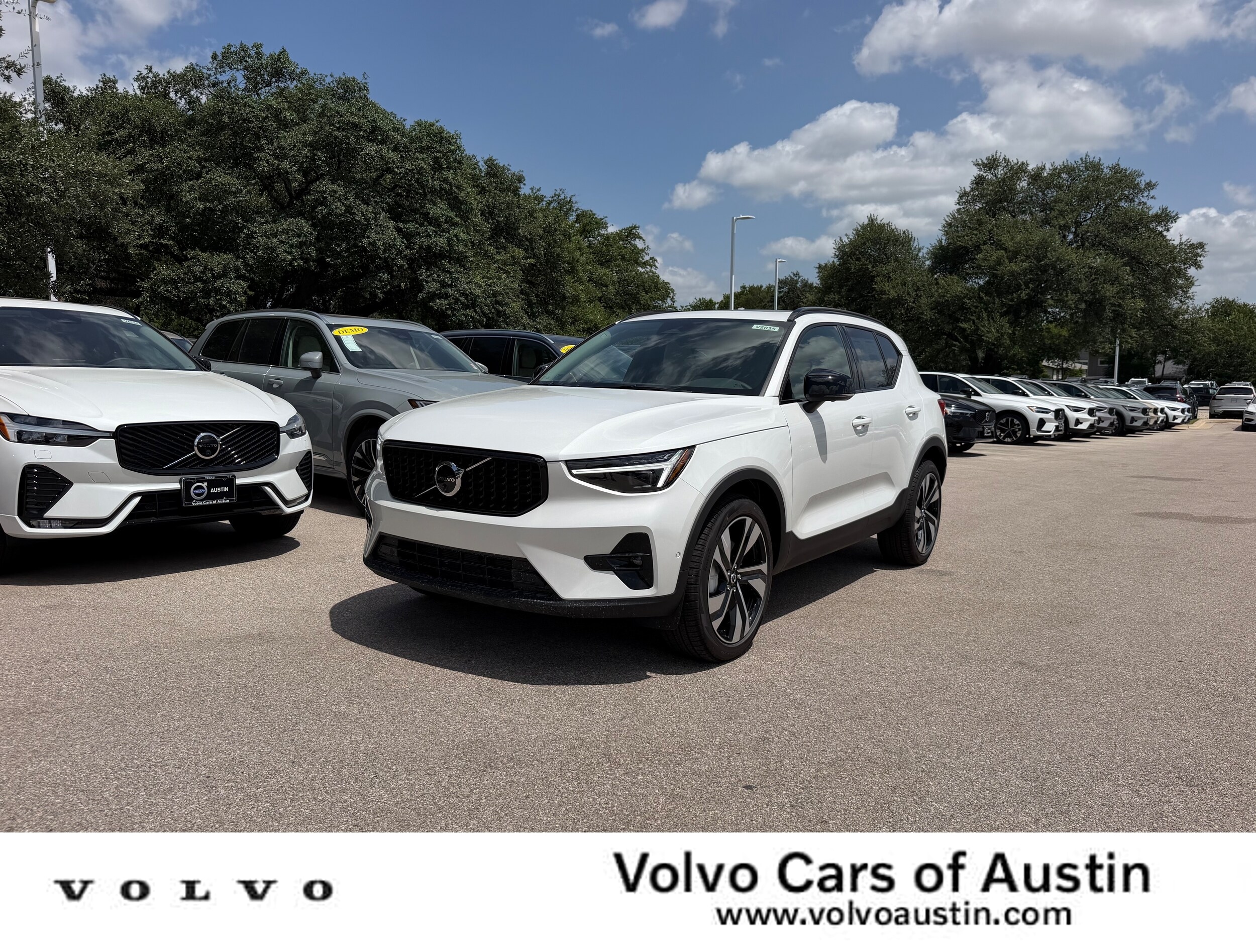 2026 Volvo XC40 B5 Ultra Dark AWD's photo