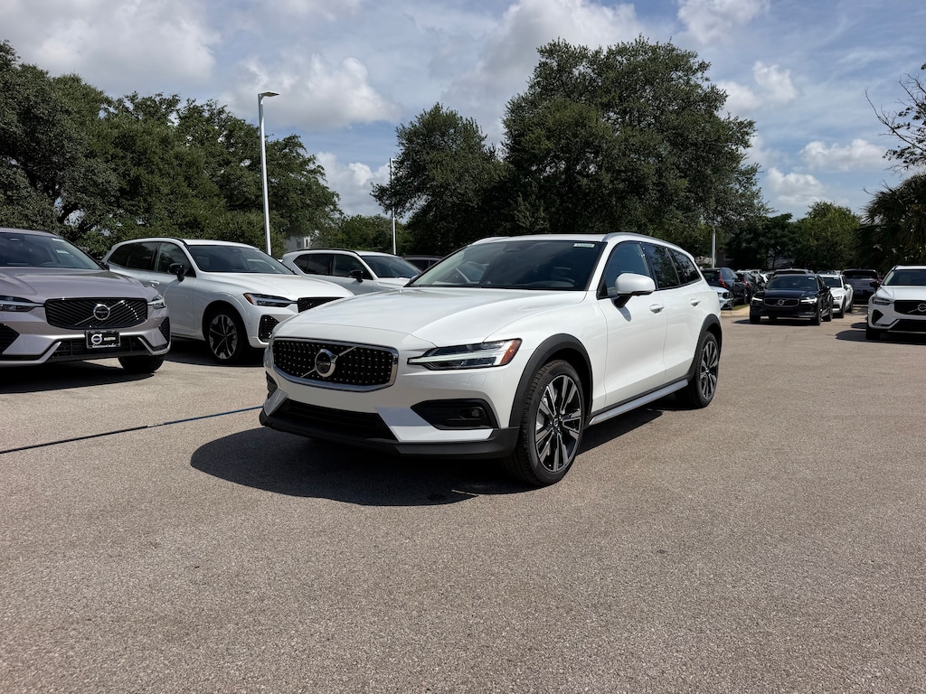 New 2026 Volvo V60 Cross Country B5 Ultra Wagon