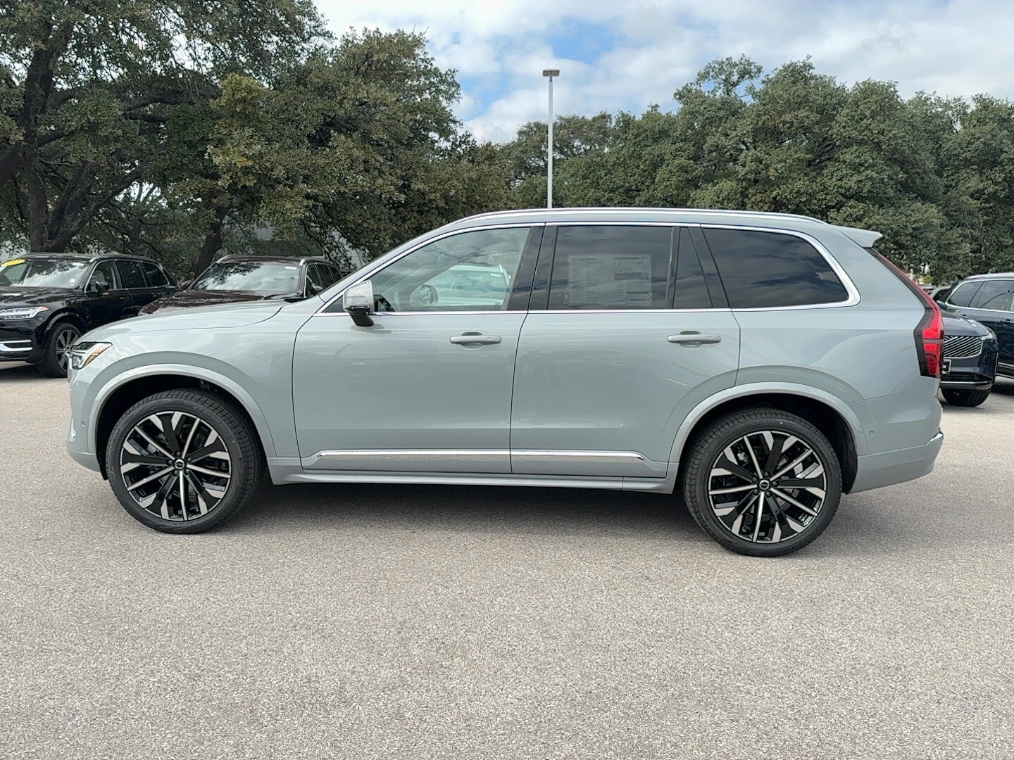 2026 Volvo XC90 Plus photo 3