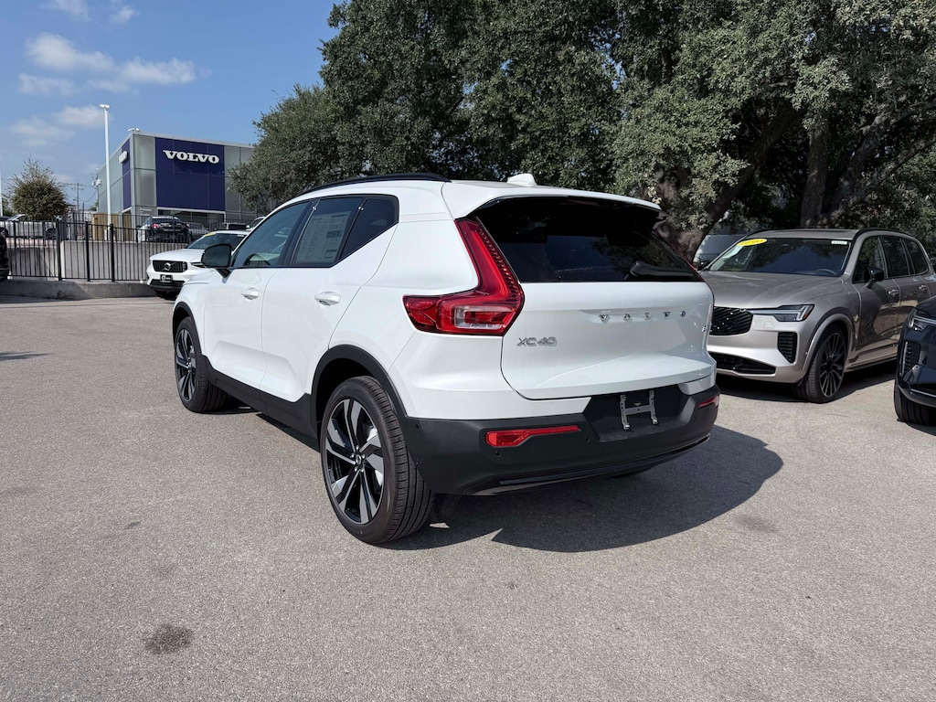 New 2026 Volvo XC40 B5 Ultra SUV