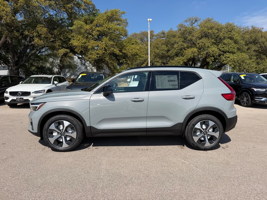 New 2026 Volvo XC40 B5 Plus SUV