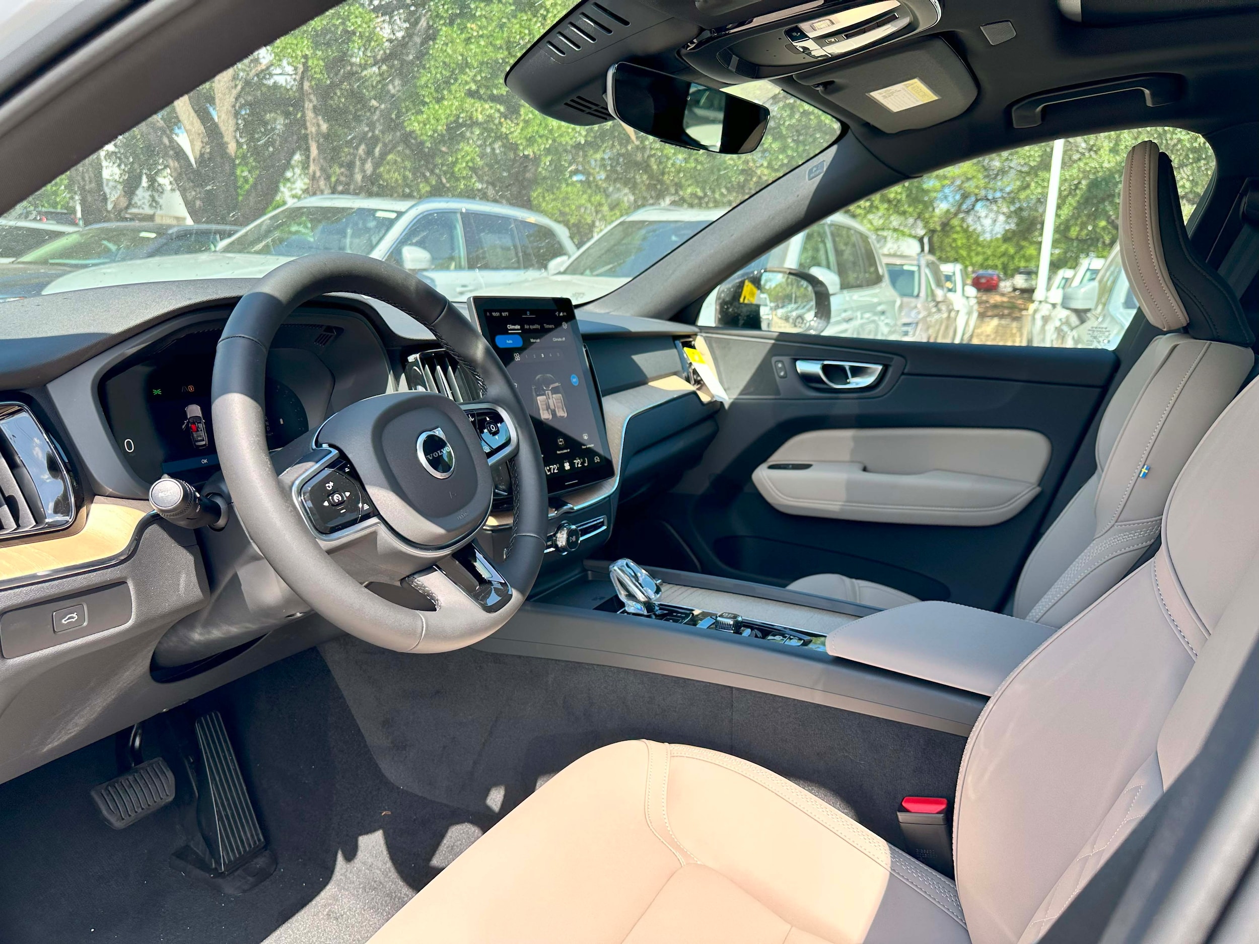 2026 Volvo XC60 Plus - Photo 10