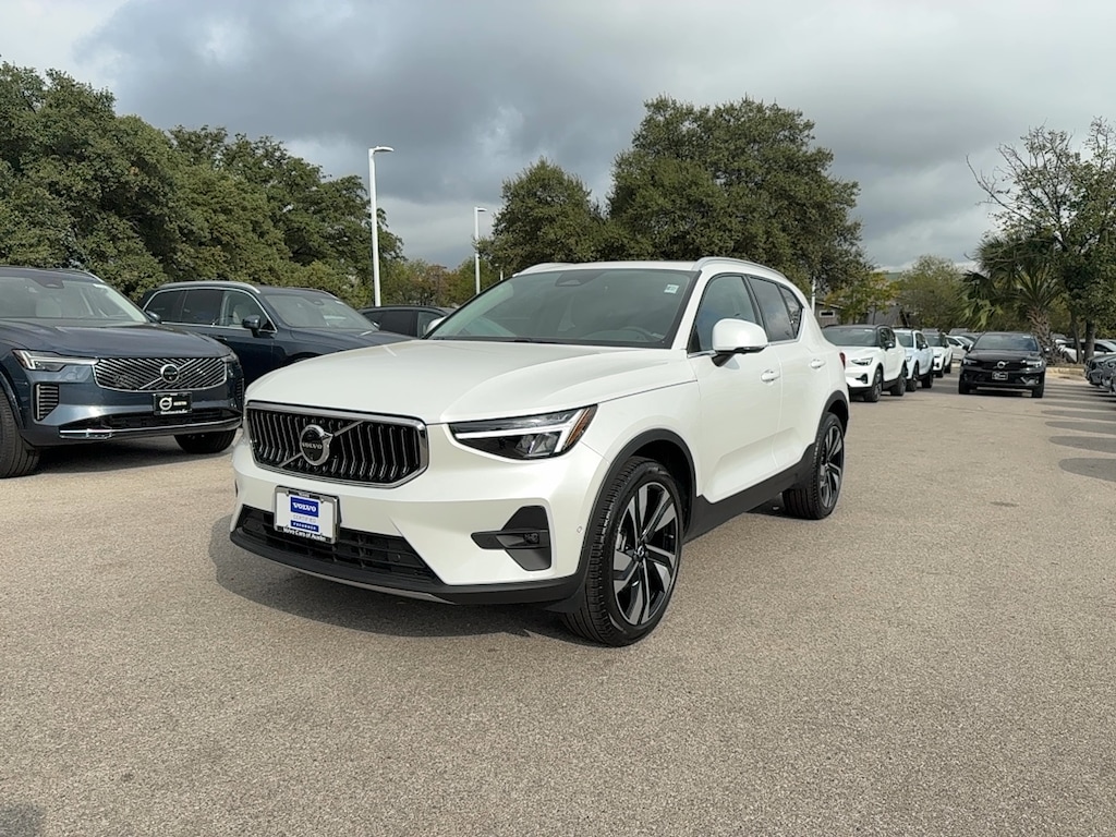 Certified 2025 Volvo XC40 B5 Plus Bright Theme SUV
