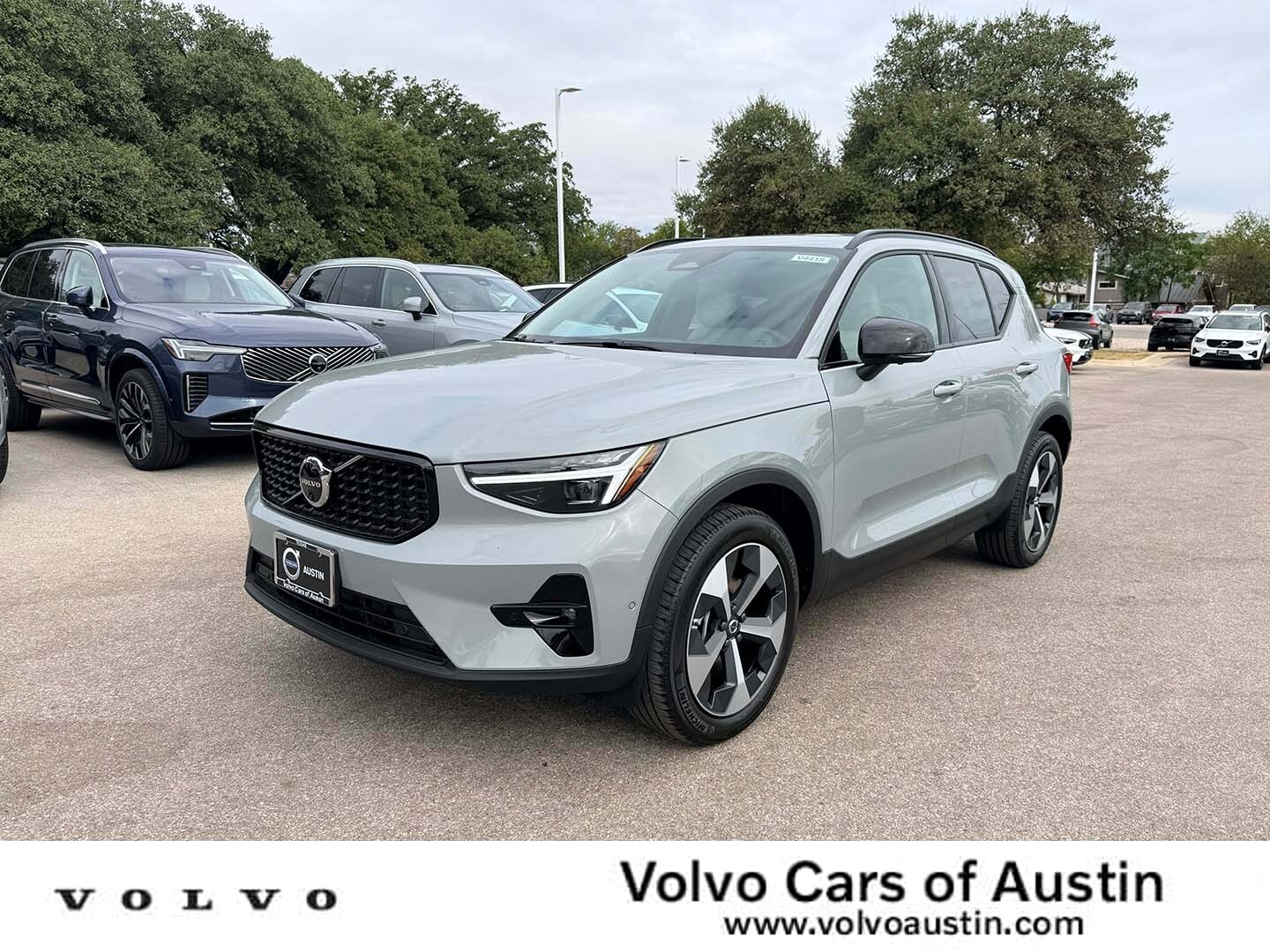 Gray (Vapour Grey) 2026 Volvo XC40 B5 Plus AWD SUV / Crossover All-Wheel Drive 8-Speed Automatic