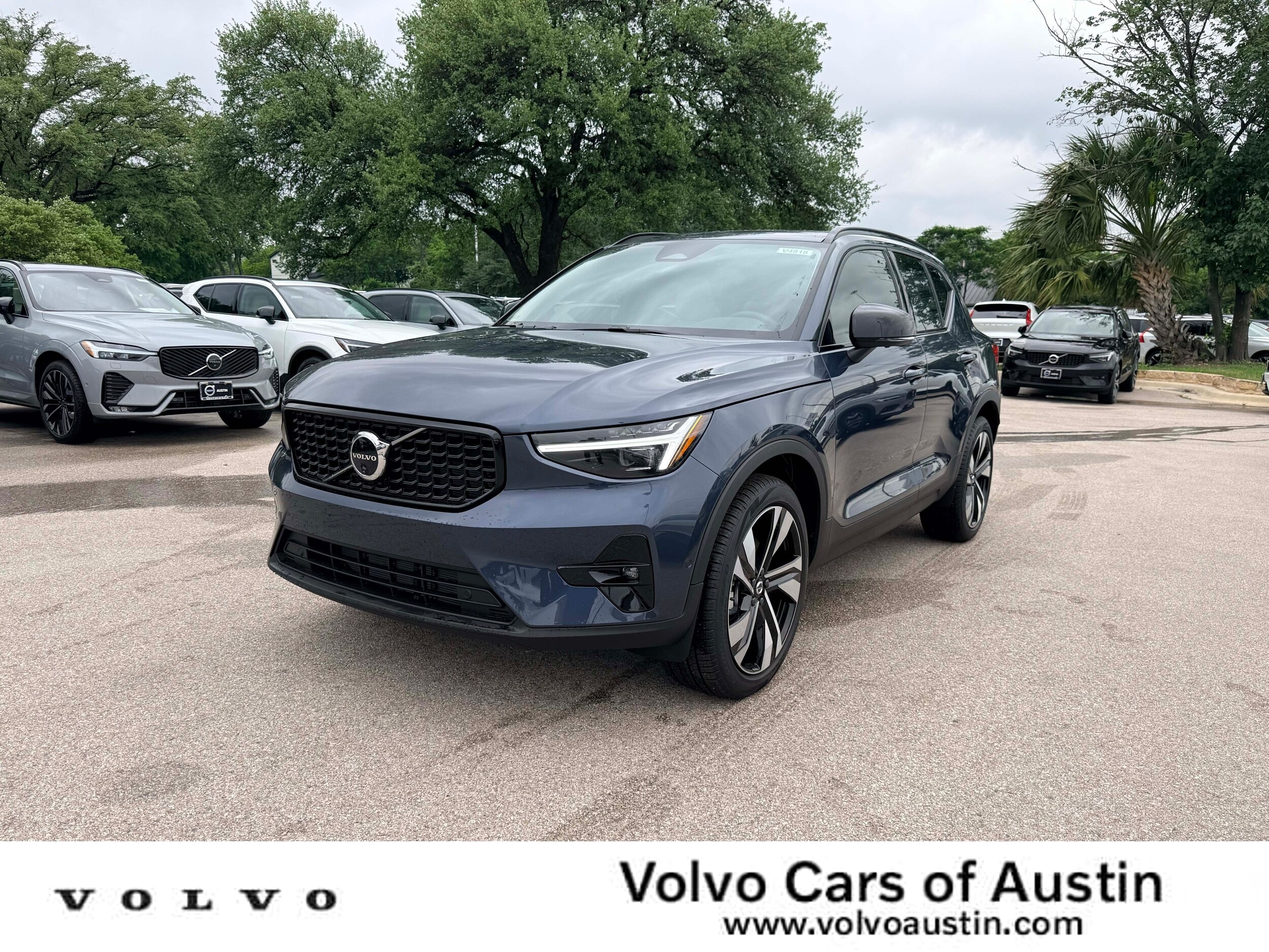 2026 Volvo XC40 B5 Ultra Dark AWD's photo