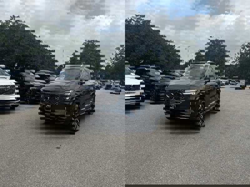 2025 Volvo XC90 T8 Plus photo 2