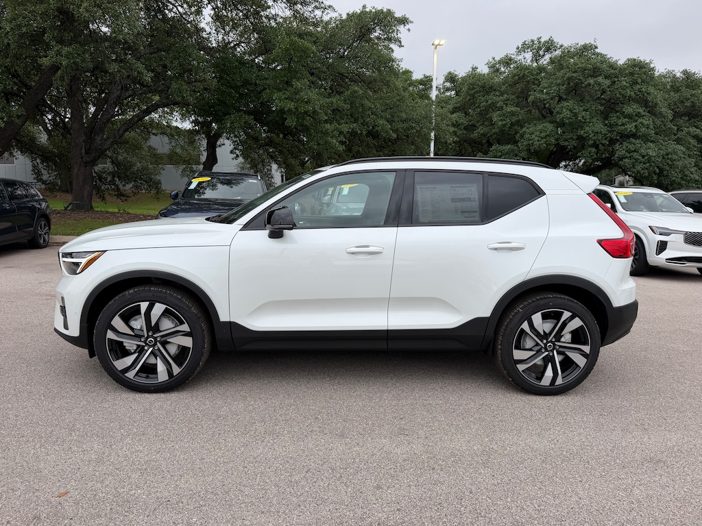 New 2026 Volvo XC40 B5 Ultra SUV