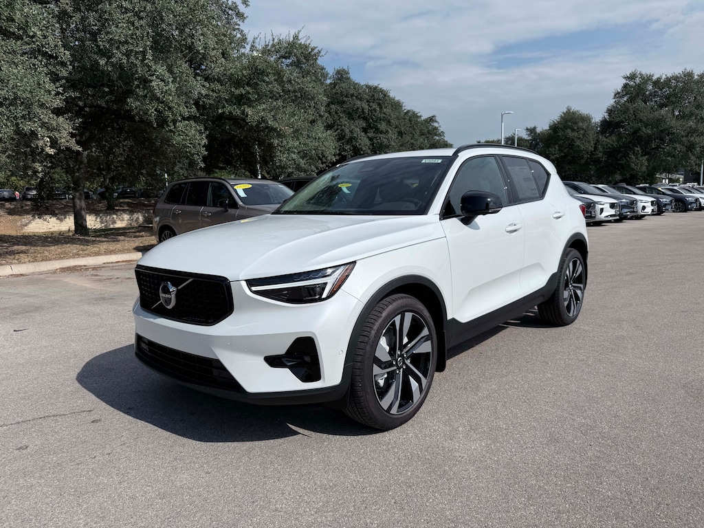 New 2026 Volvo XC40 B5 Ultra SUV