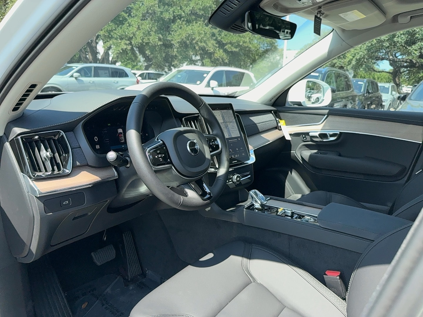 2025 Volvo XC90 Core - Photo 11