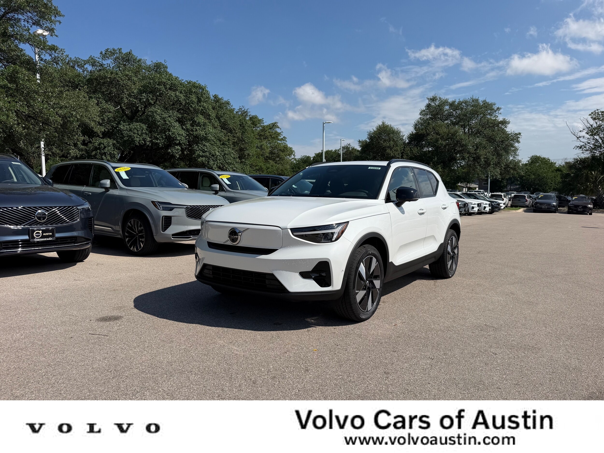 2026 Volvo EX40 Single Motor Extended Range Plus's photo