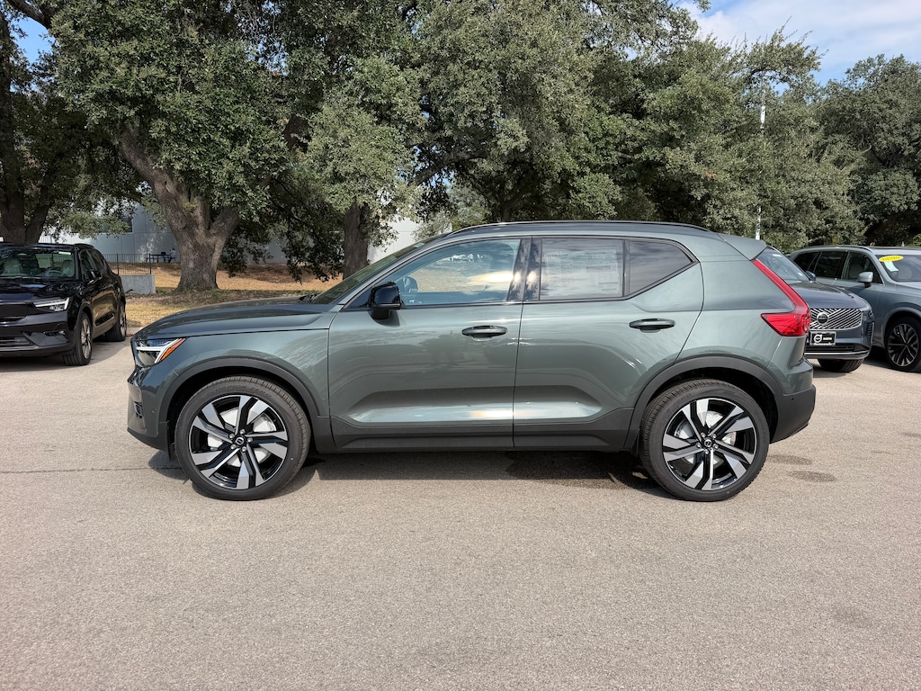 New 2026 Volvo XC40 B5 Plus SUV