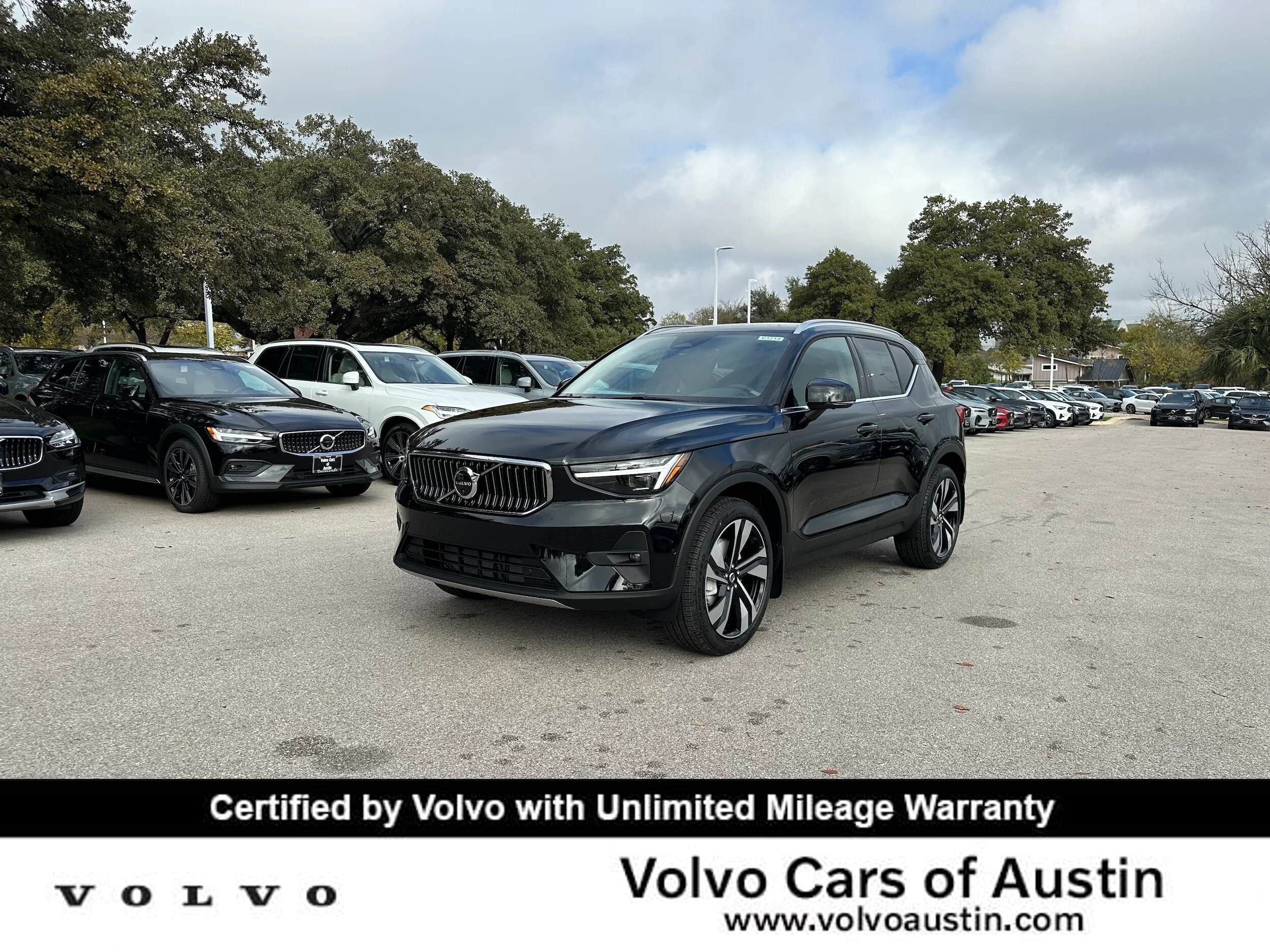 2025 Volvo XC40 SUV 