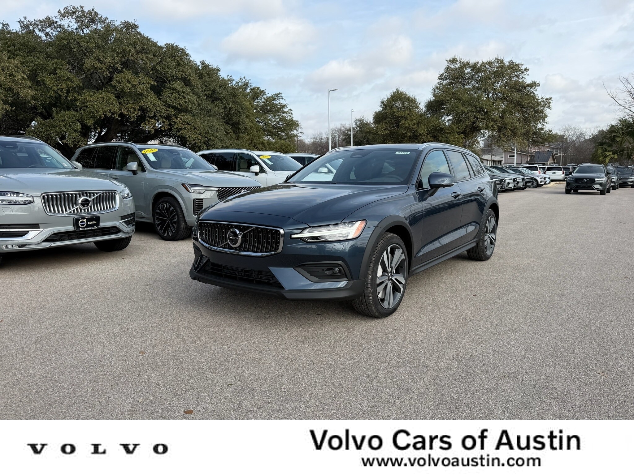 2026 Volvo V60 Cross Country B5 Plus AWD's photo