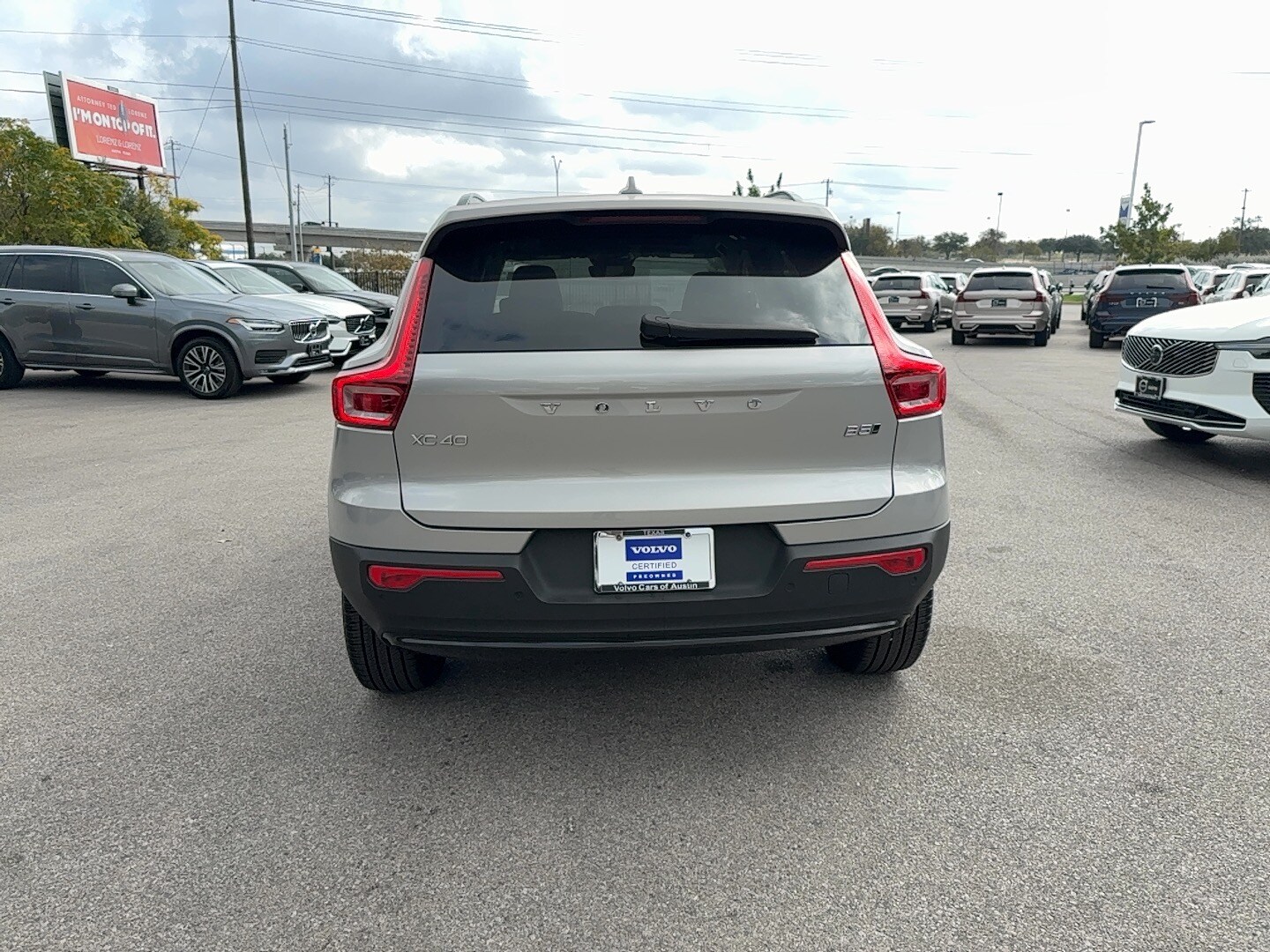 2025 Volvo XC40 Plus photo 4